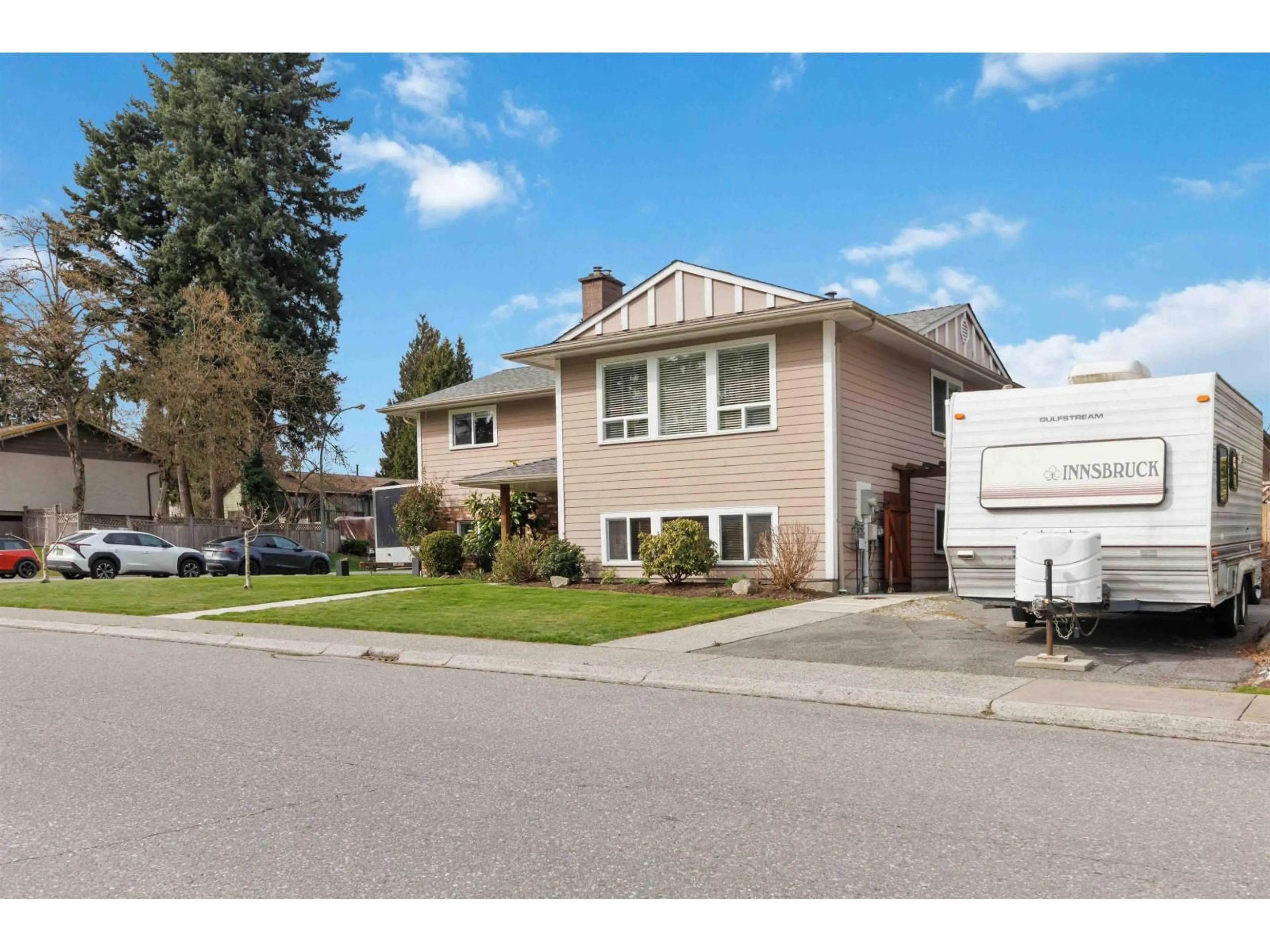 Home with vinyl exterior material, street for 11895 82A AVENUE, Delta British Columbia V4C3P6