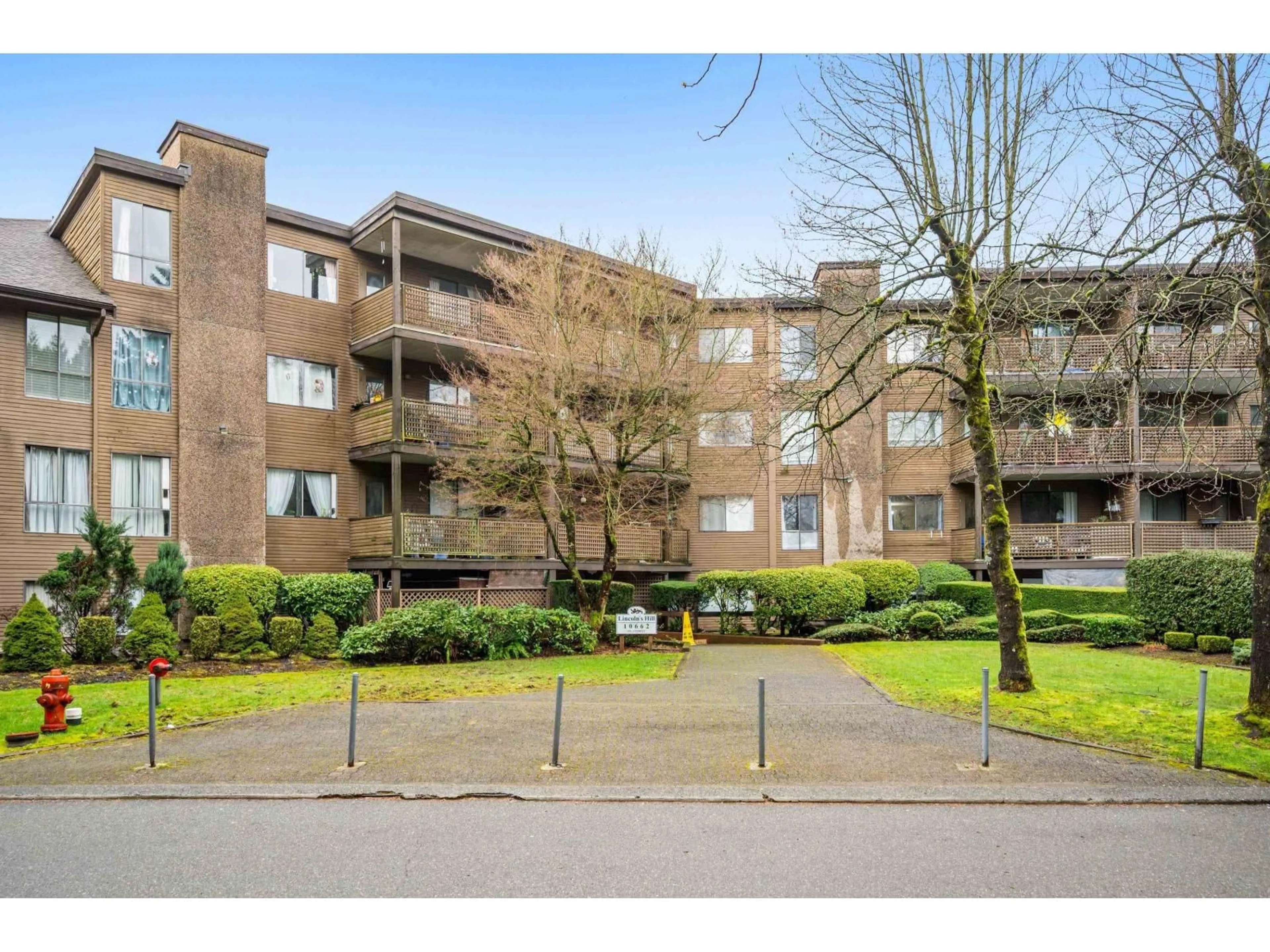 A pic from outside/outdoor area/front of a property/back of a property/a pic from drone, street for 302 - 10662 151A STREET, Surrey British Columbia V3R8T3