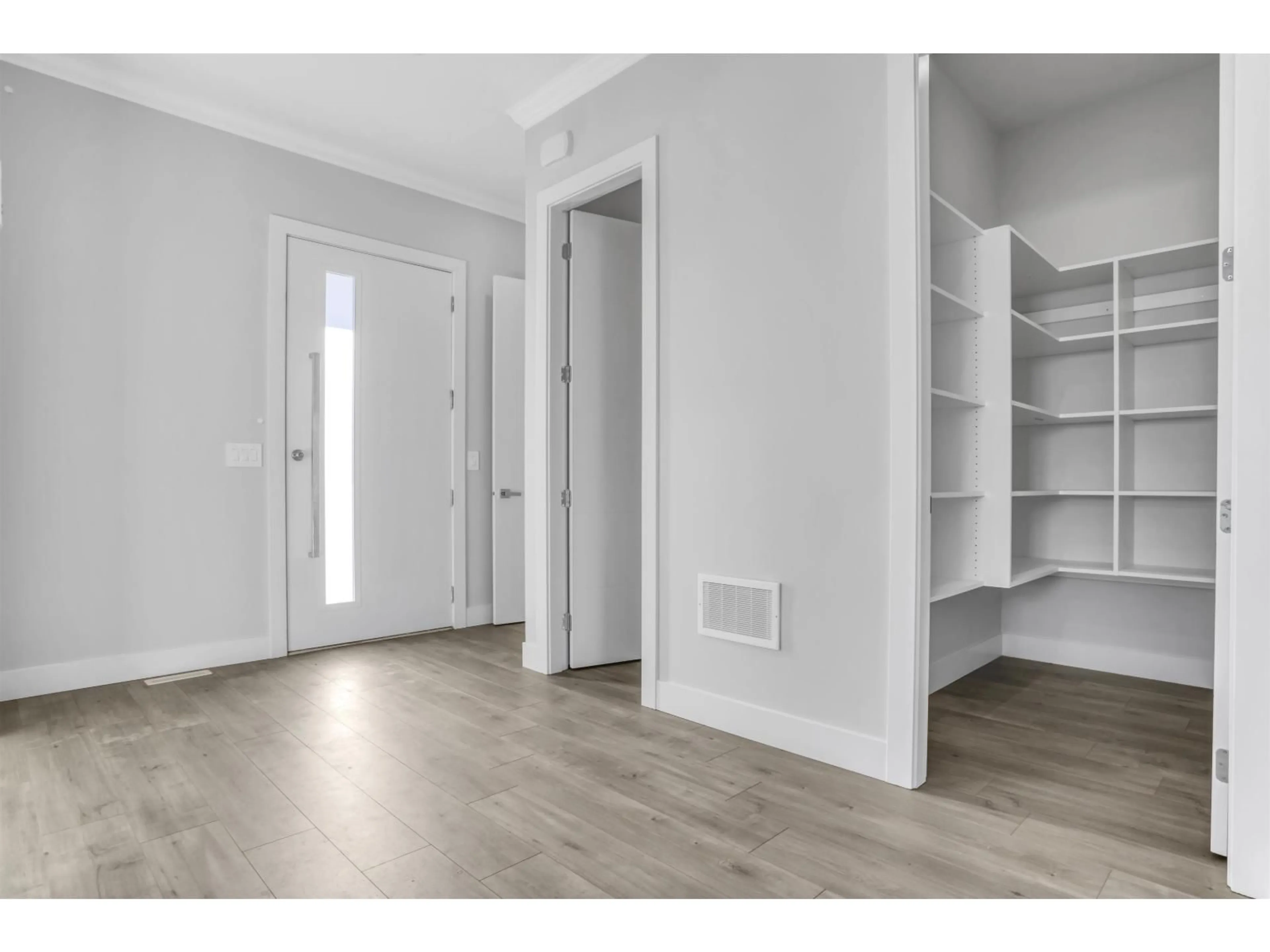 Indoor entryway for 19685 74 AVENUE, Langley British Columbia V2Y3G6