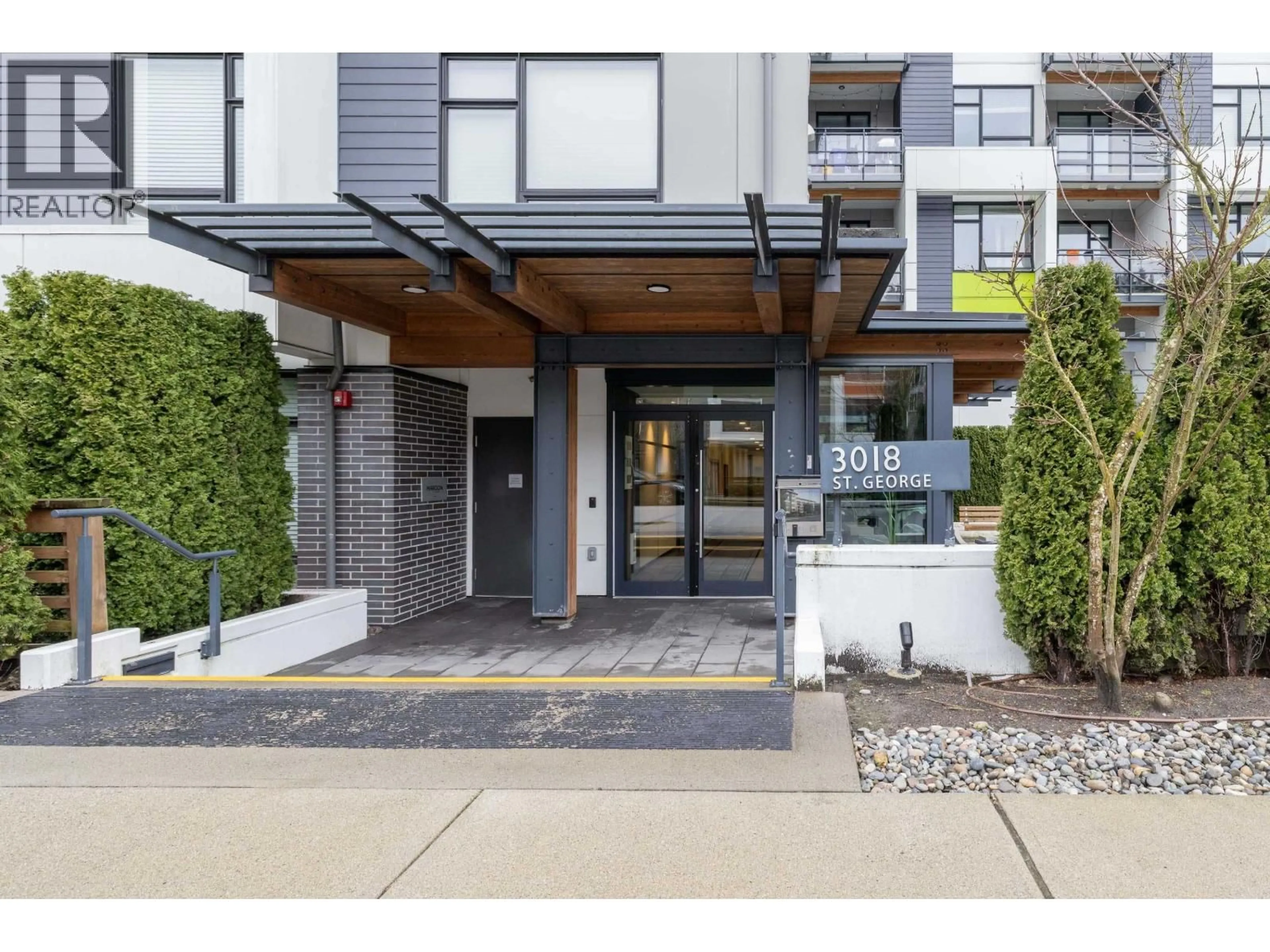 Indoor entryway for 212 - 3018 ST GEORGE STREET, Port Moody British Columbia V3H2H7