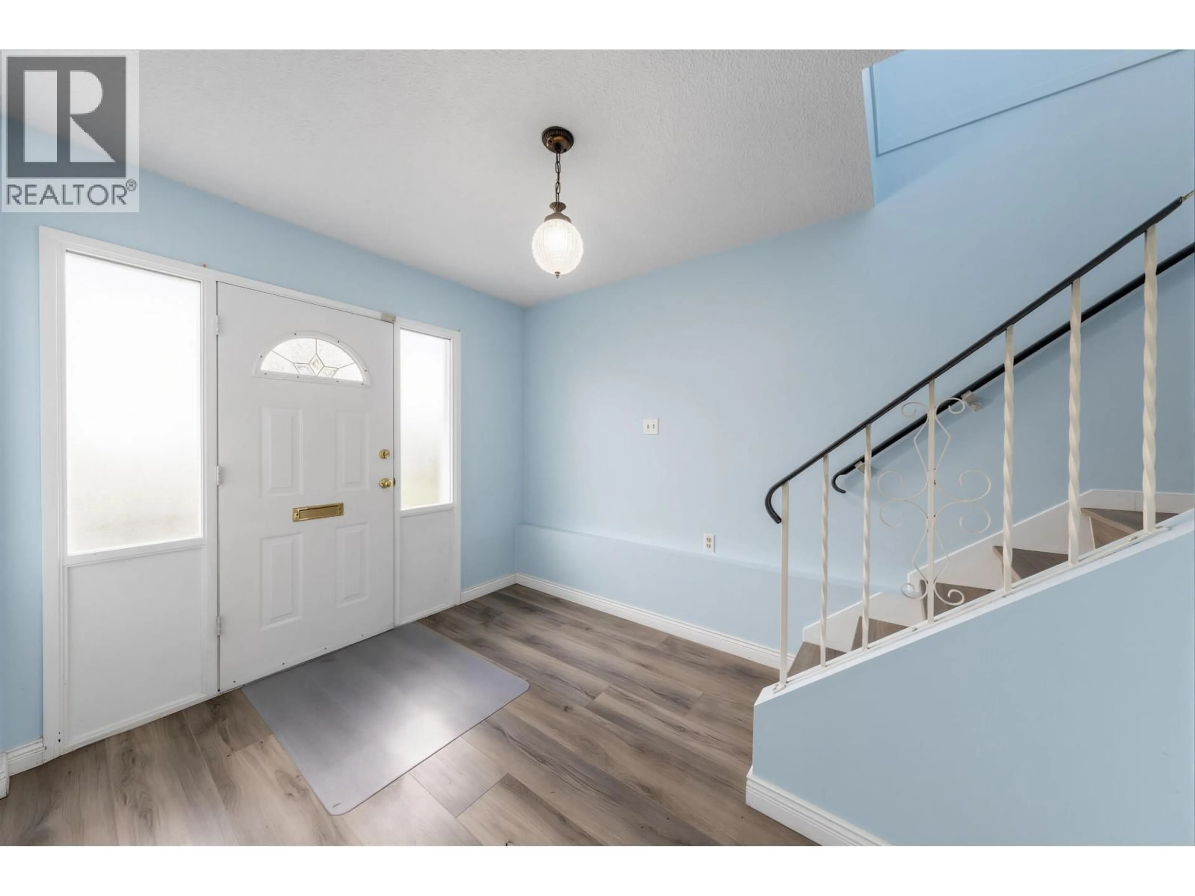 Indoor entryway for 3206 ADANAC STREET, Vancouver British Columbia V5K2P1