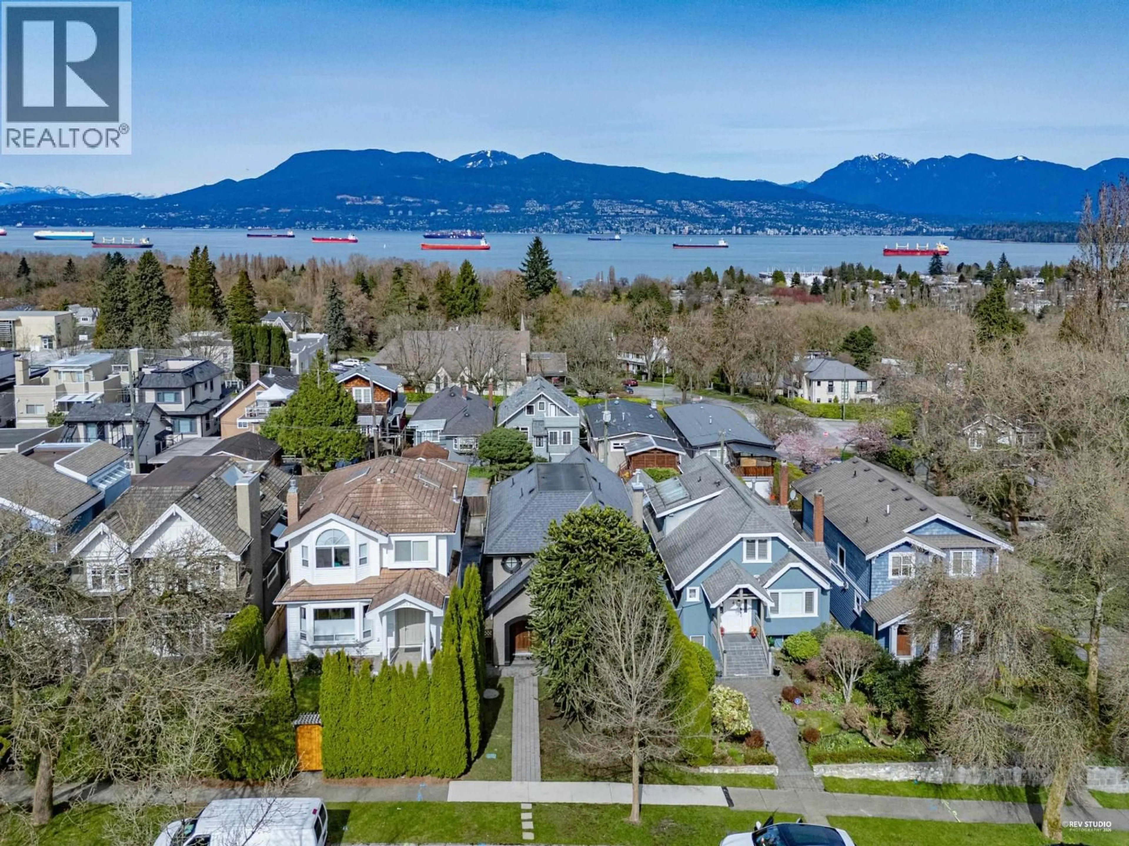 A pic from outside/outdoor area/front of a property/back of a property/a pic from drone, water/lake/river/ocean view for 4009 11TH AVENUE, Vancouver British Columbia V6R2L4