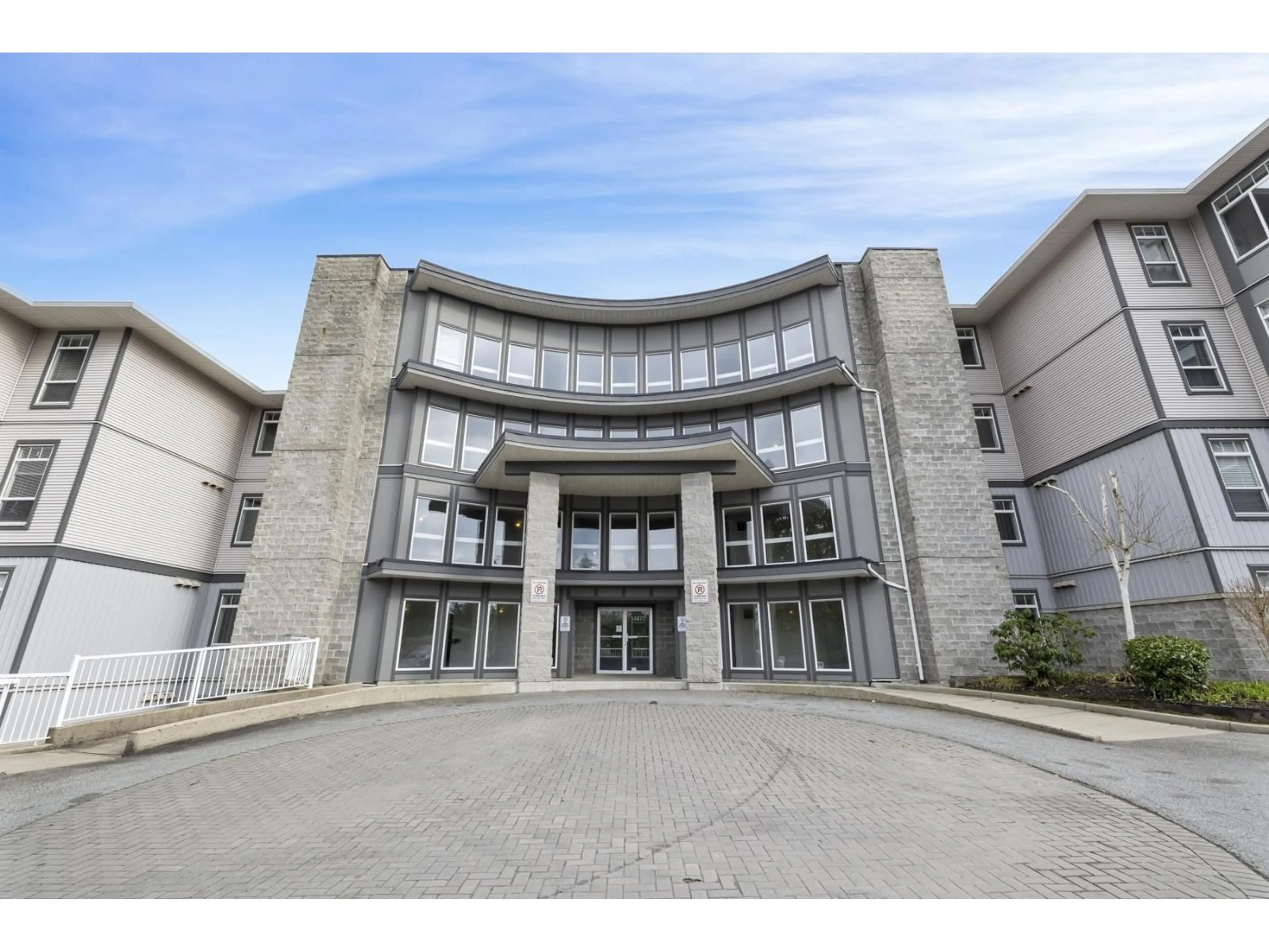 Indoor foyer for 328 - 13277 108 AVENUE, Surrey British Columbia V3T0A9