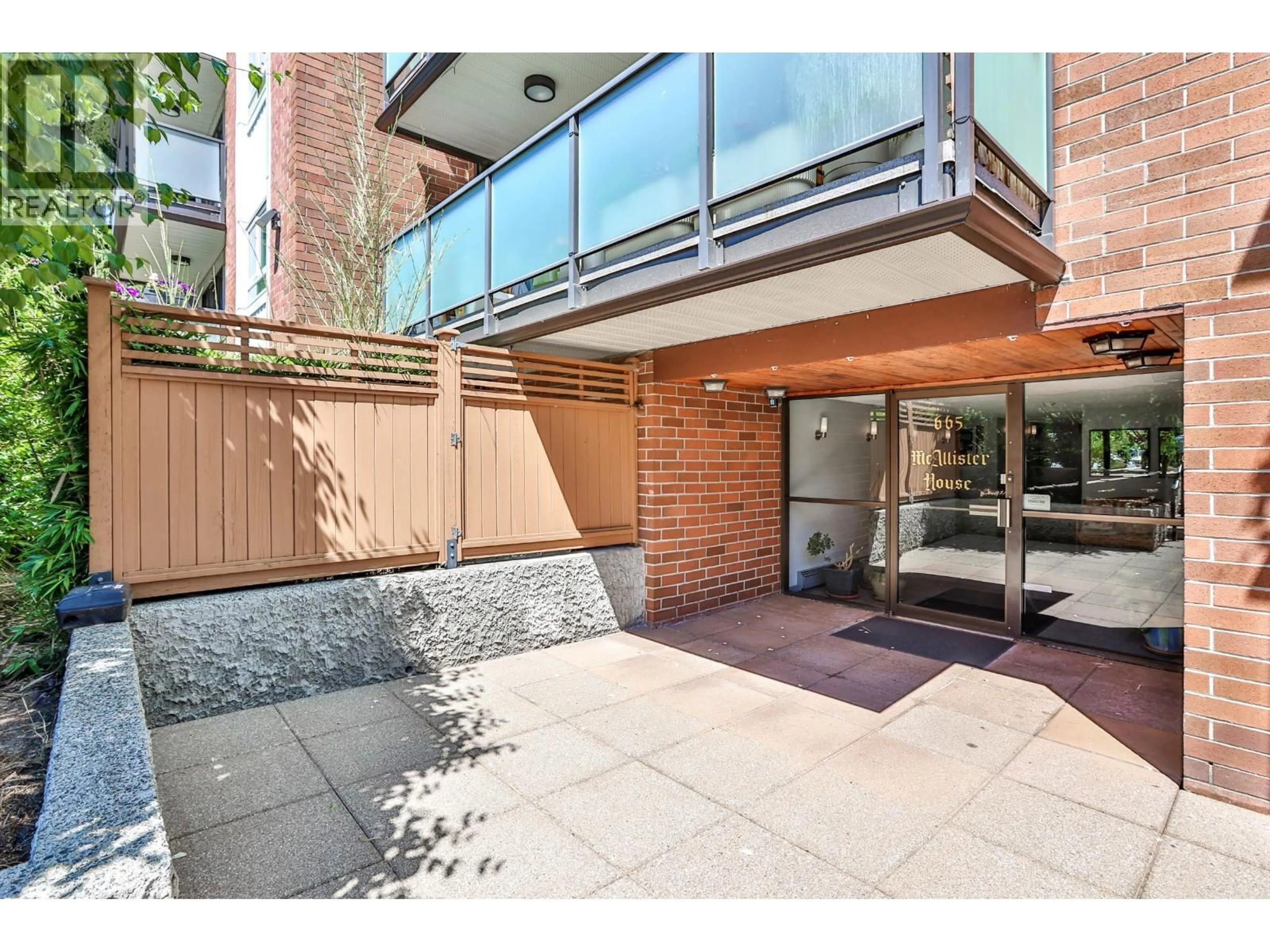 Indoor foyer for 205 - 665 6TH AVENUE, Vancouver British Columbia V5T4J3