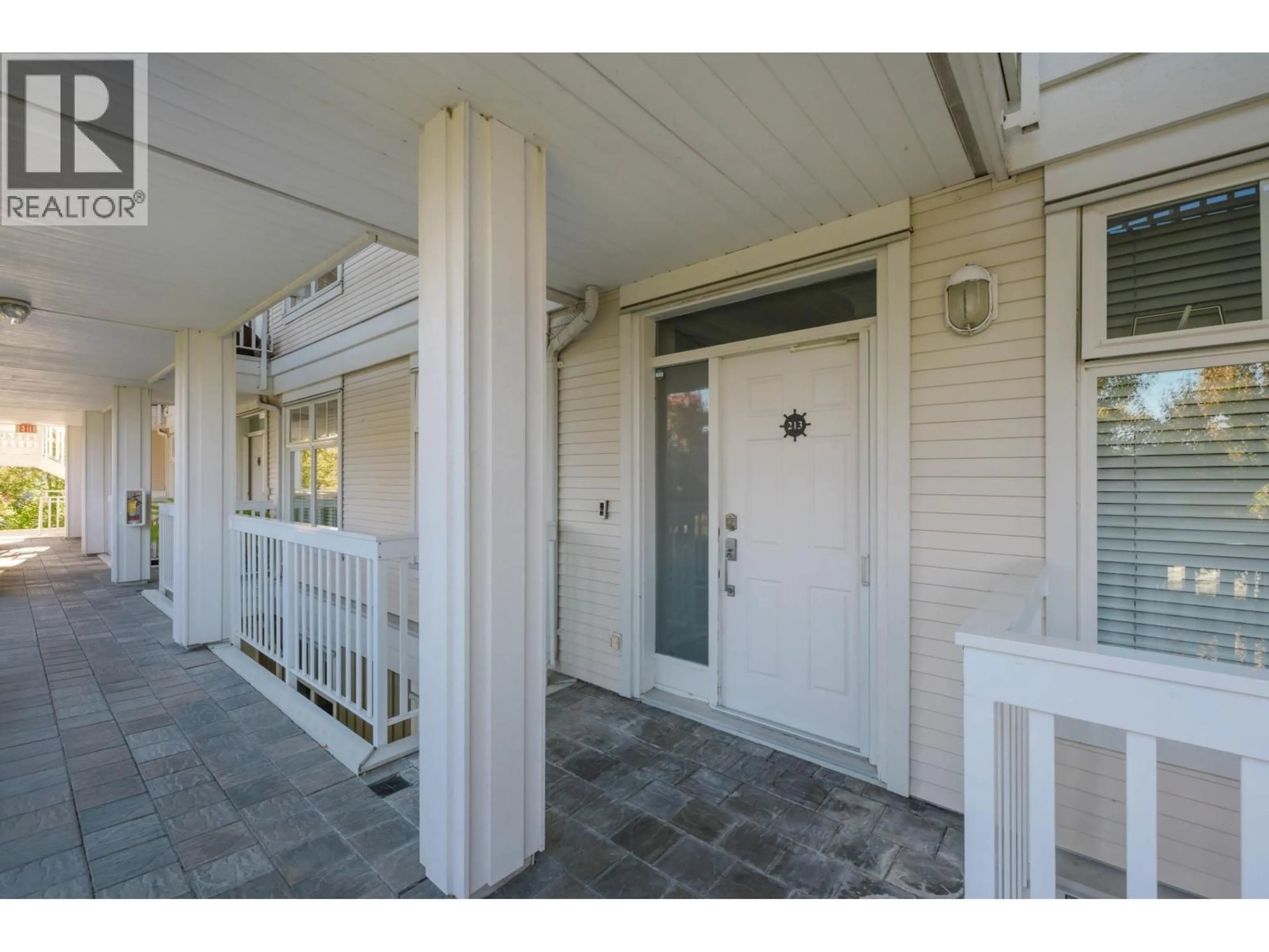 Indoor foyer for 213 - 6263 RIVER ROAD, Delta British Columbia V4K5E3