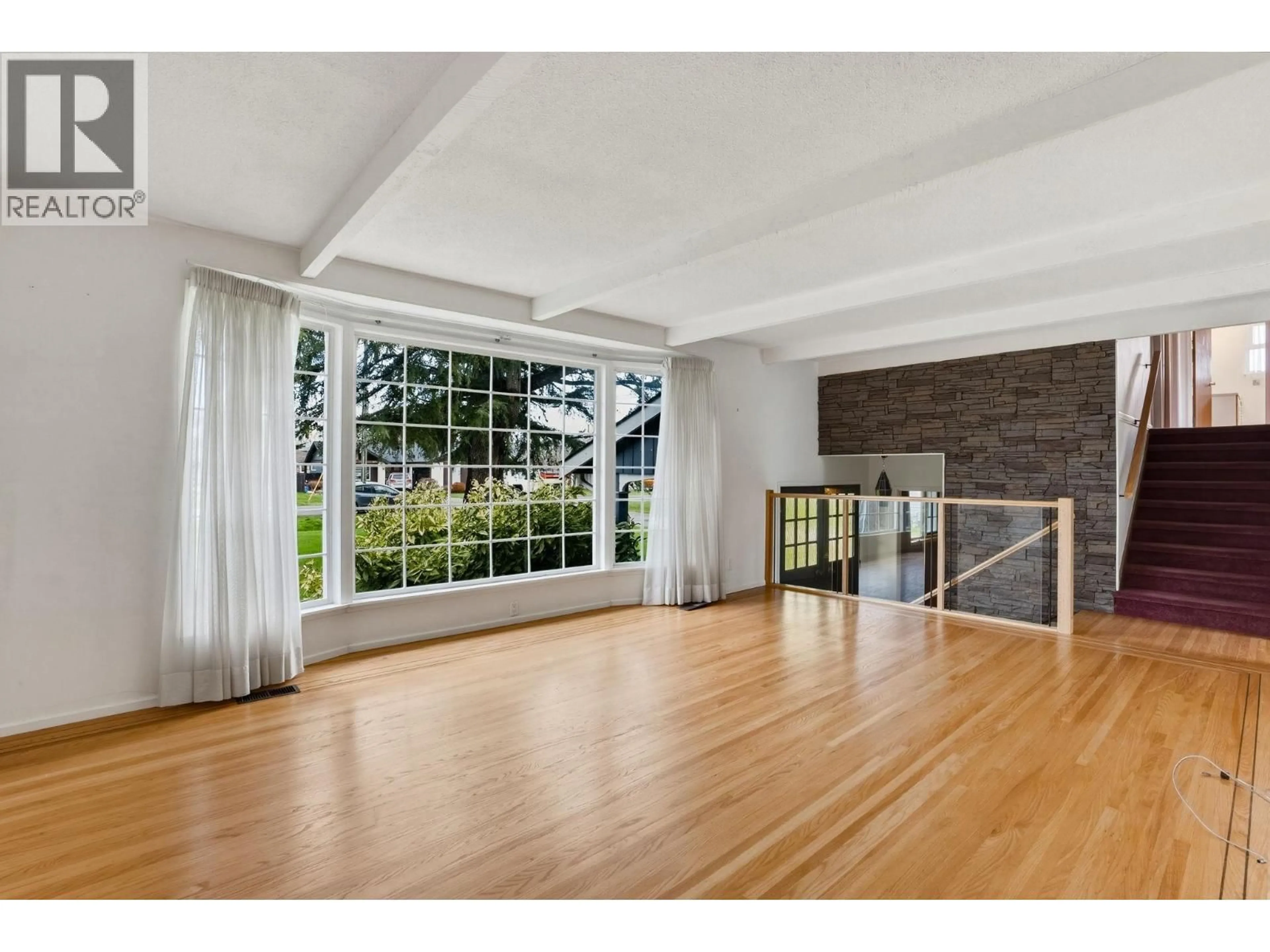 Indoor foyer for 4952 FENTON DRIVE, Ladner British Columbia V4K2H4