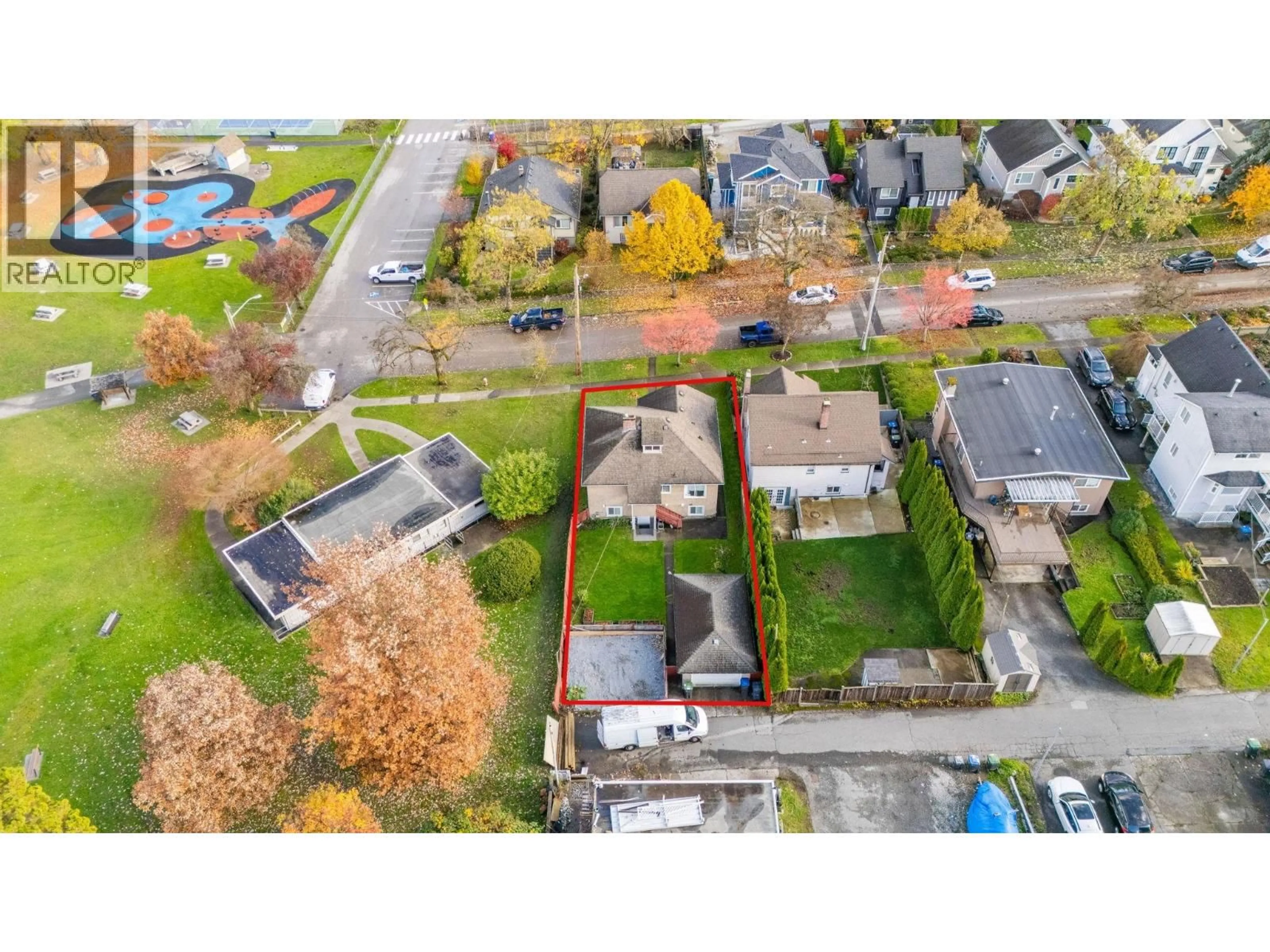 A pic from outside/outdoor area/front of a property/back of a property/a pic from drone, street for 523 KELLY STREET, New Westminster British Columbia V3L3V1
