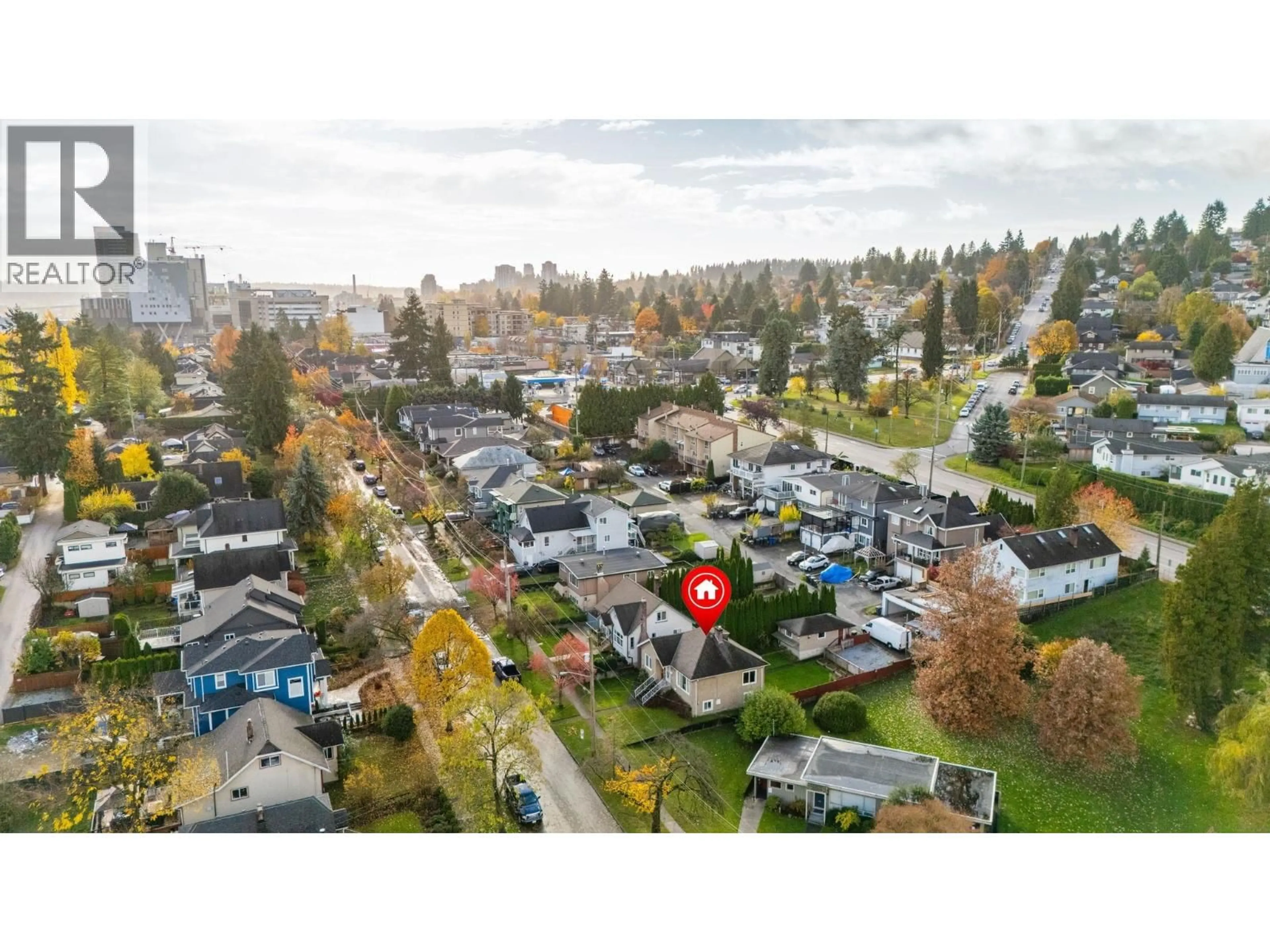 A pic from outside/outdoor area/front of a property/back of a property/a pic from drone, city buildings view from balcony for 523 KELLY STREET, New Westminster British Columbia V3L3V1
