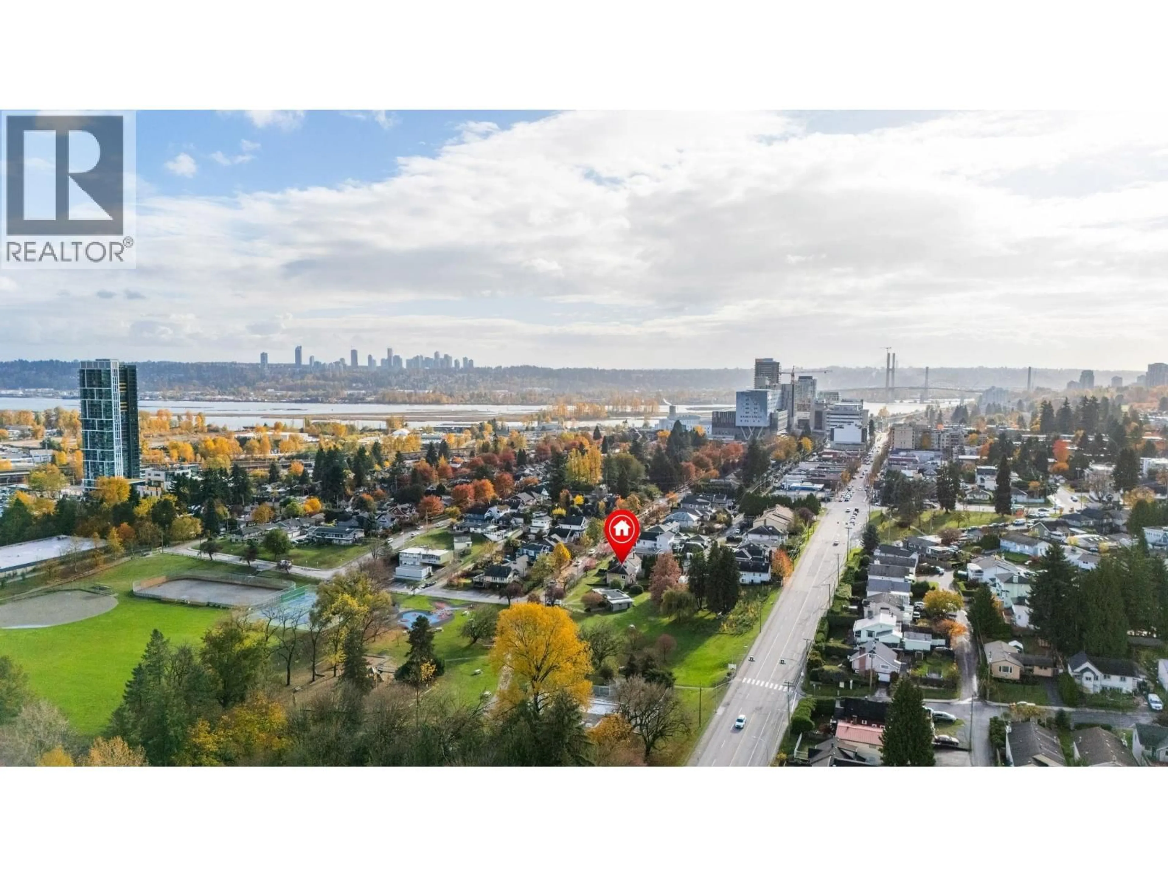 A pic from outside/outdoor area/front of a property/back of a property/a pic from drone, water/lake/river/ocean view for 523 KELLY STREET, New Westminster British Columbia V3L3V1