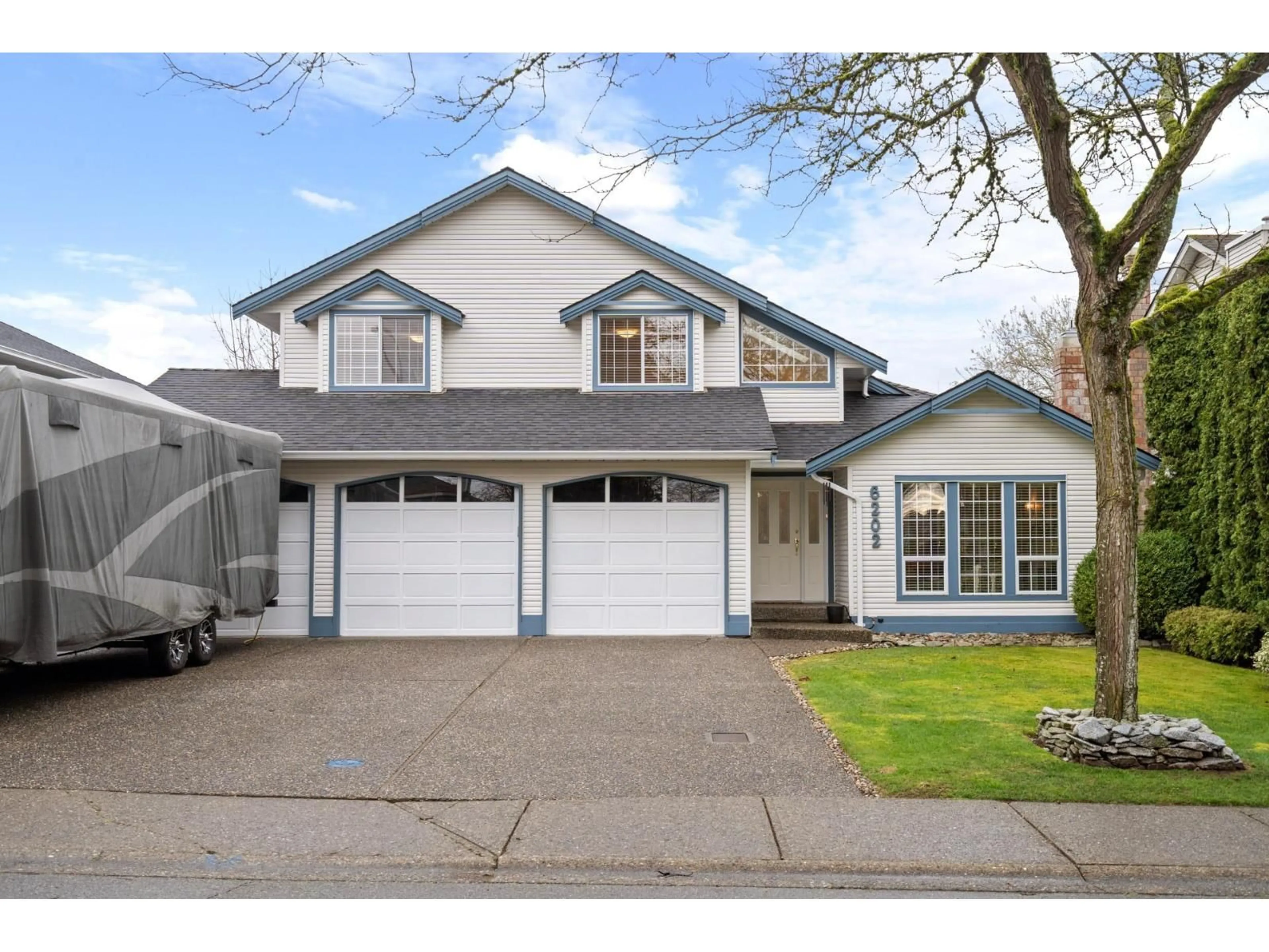 Home with vinyl exterior material, street for 6202 189 STREET, Surrey British Columbia V3S7T7