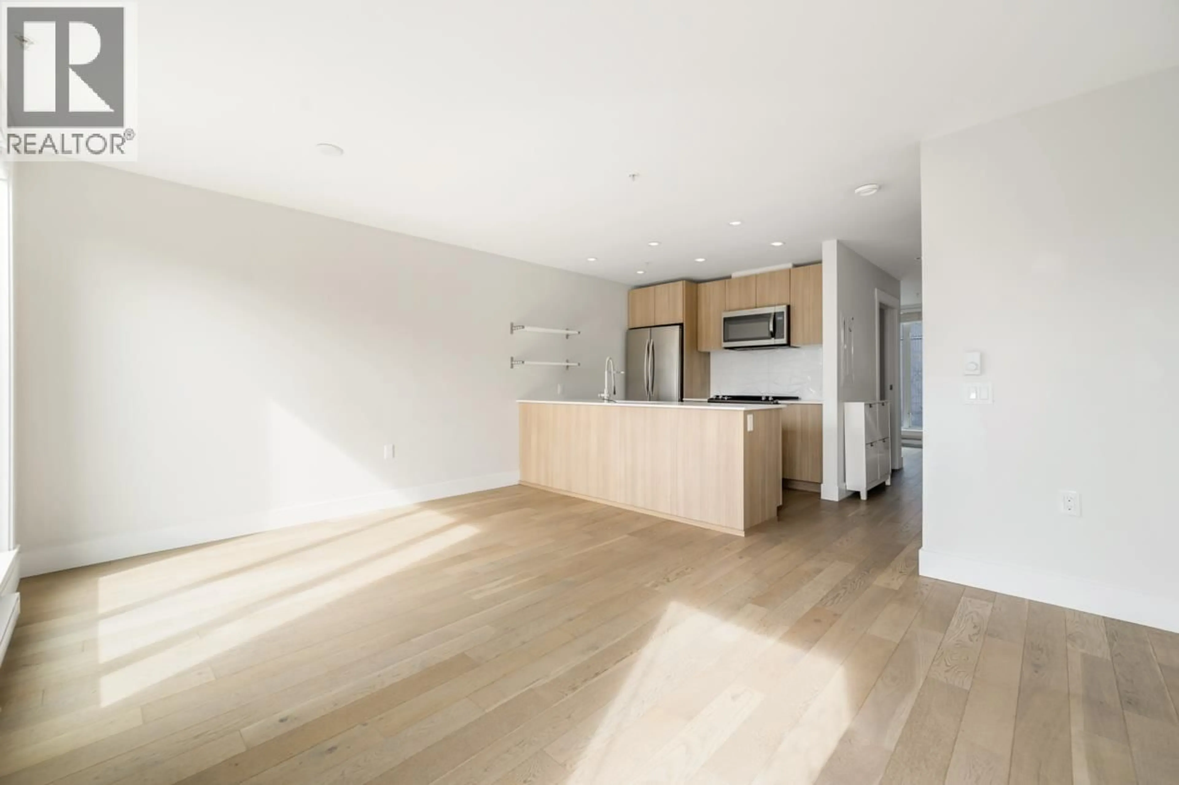 A pic of a room for 8 - 531 16TH AVENUE, West Vancouver British Columbia V5T2V1