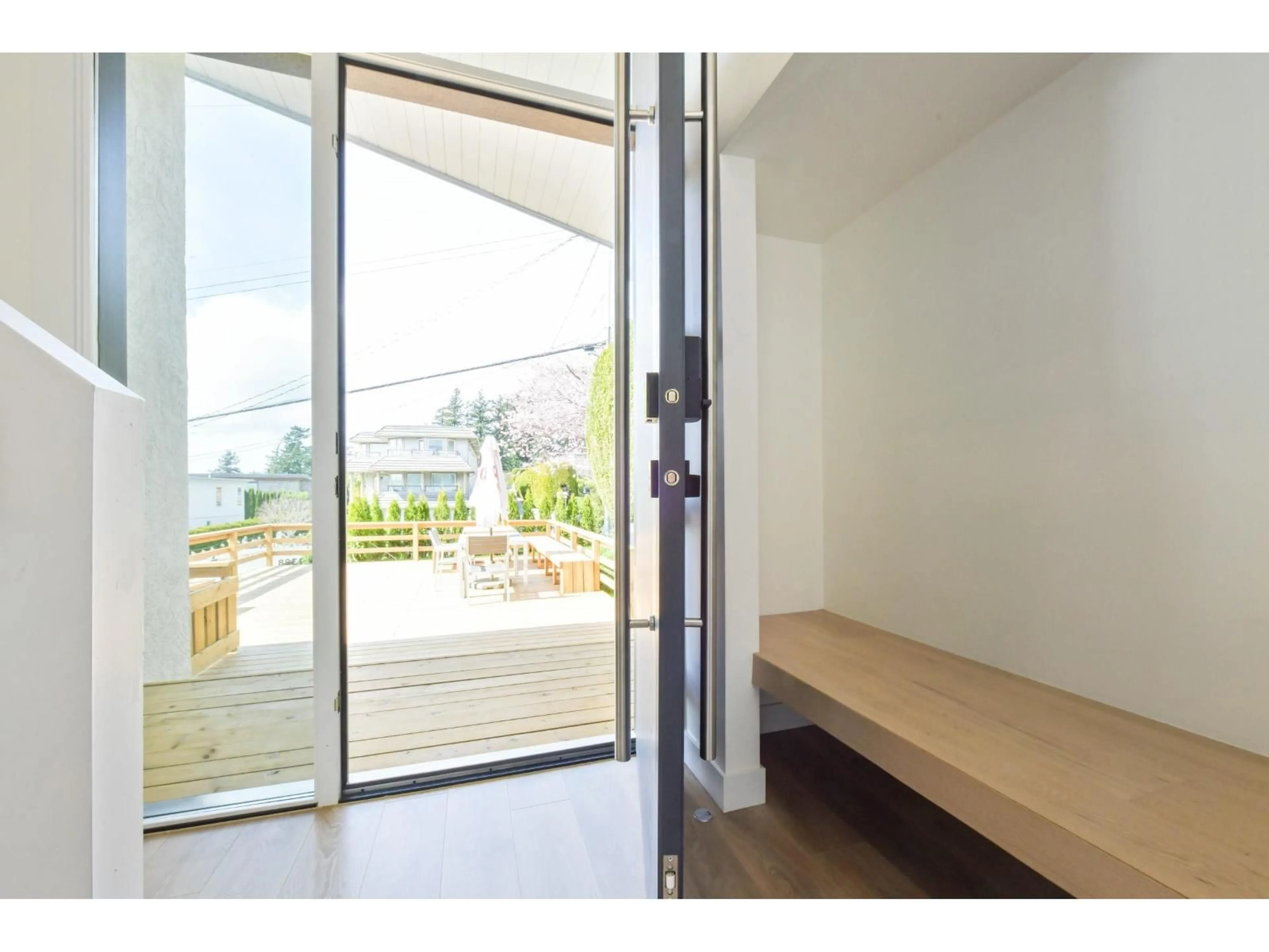 Indoor foyer for 1388 KERFOOT ROAD, White Rock British Columbia V4B3L6