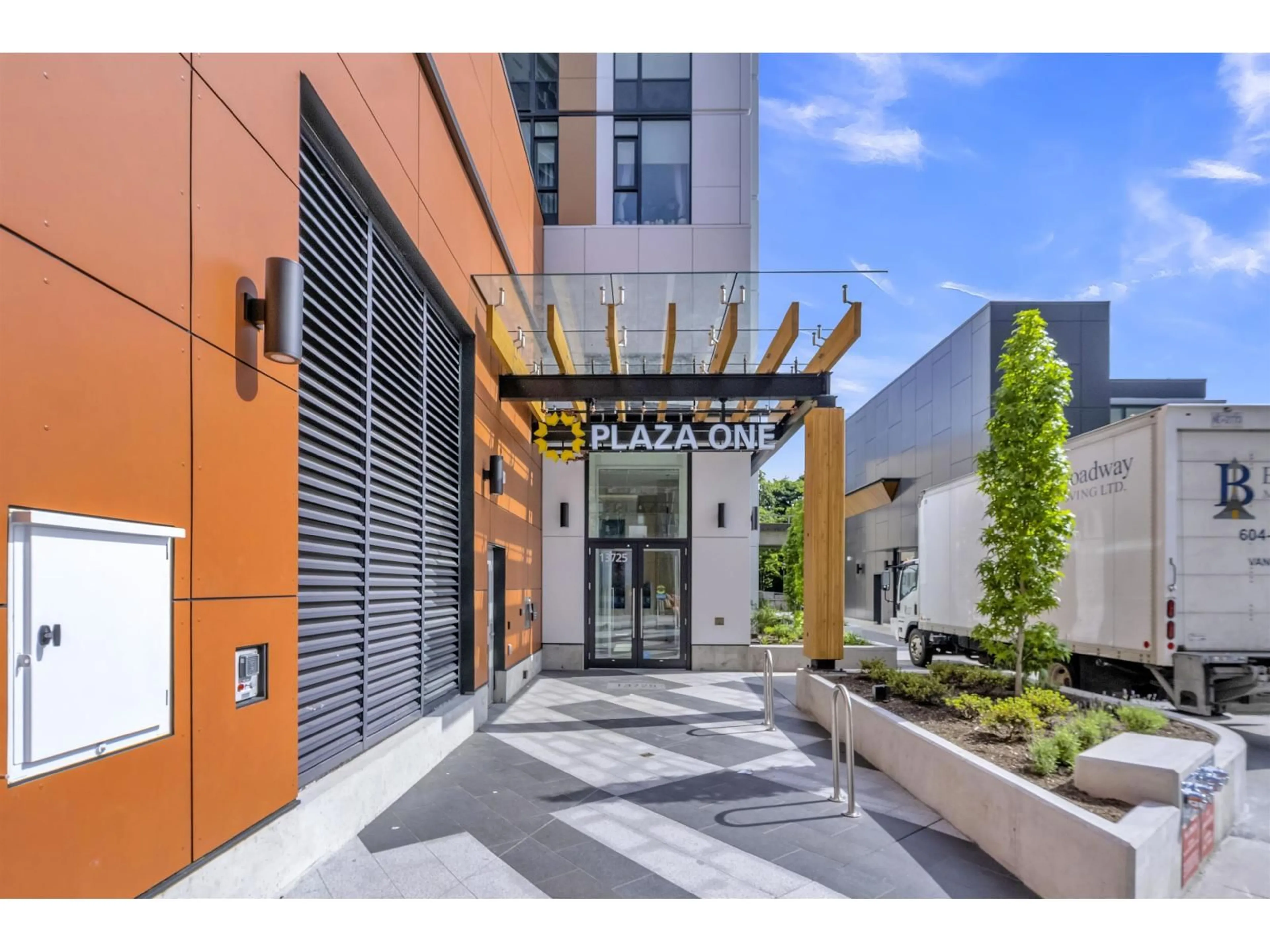 Indoor foyer for 1309 - 13725 GEORGE JUNCTION, Surrey British Columbia V3T0V7