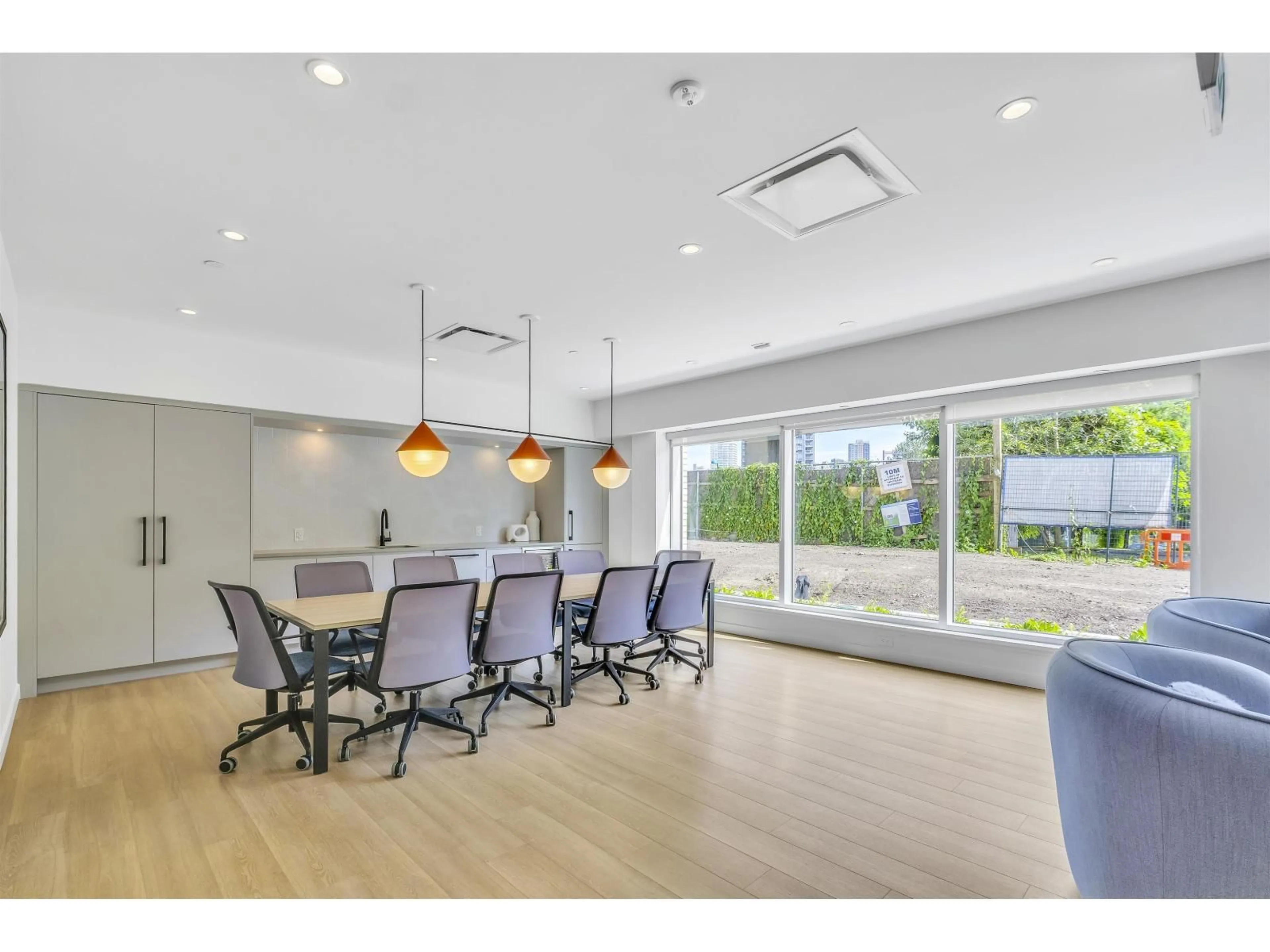 Dining room, wood/laminate floor for 1309 - 13725 GEORGE JUNCTION, Surrey British Columbia V3T0V7