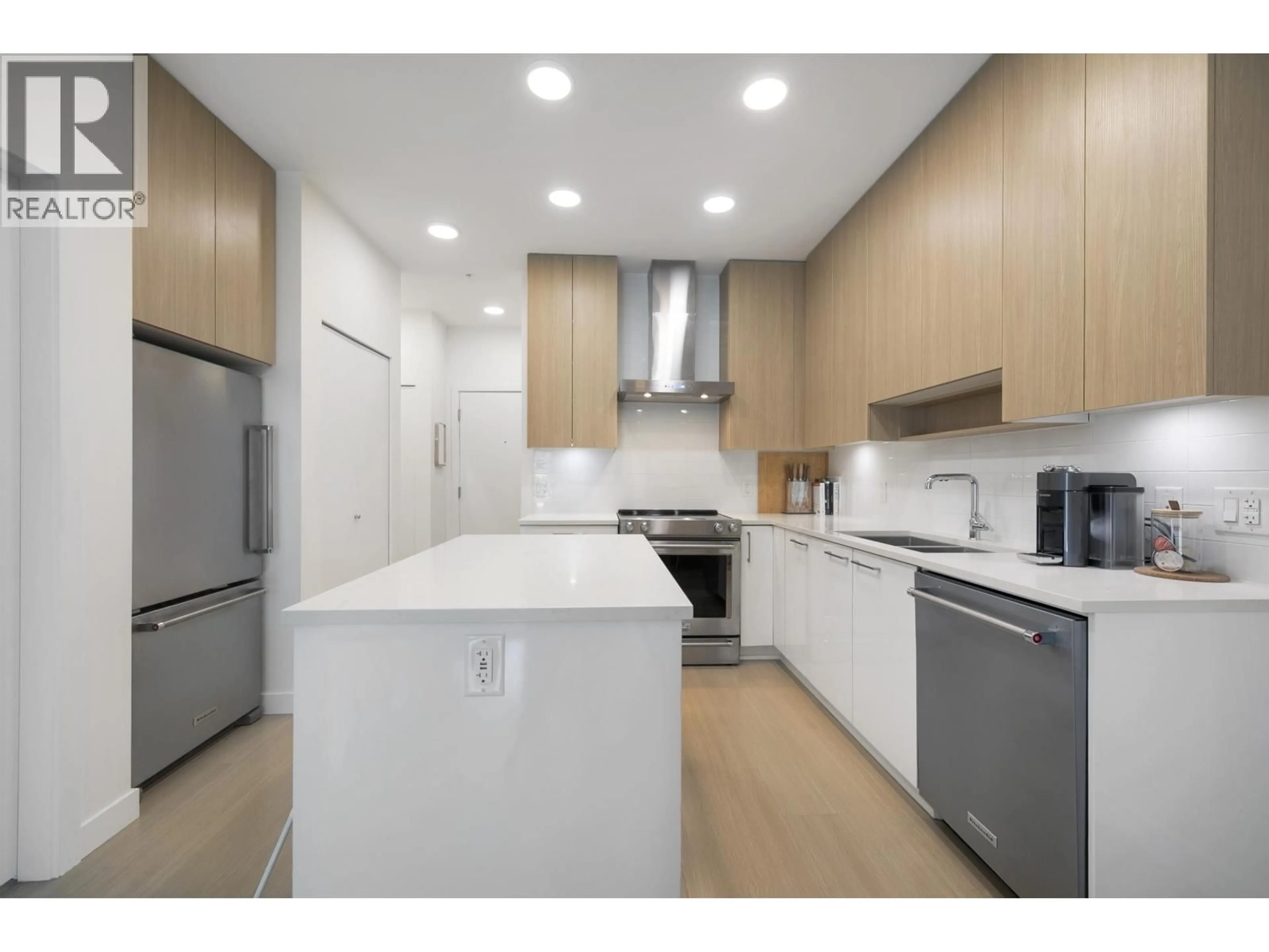 Unknown for 210 - 5460 BROADWAY, Burnaby British Columbia V5B0B4