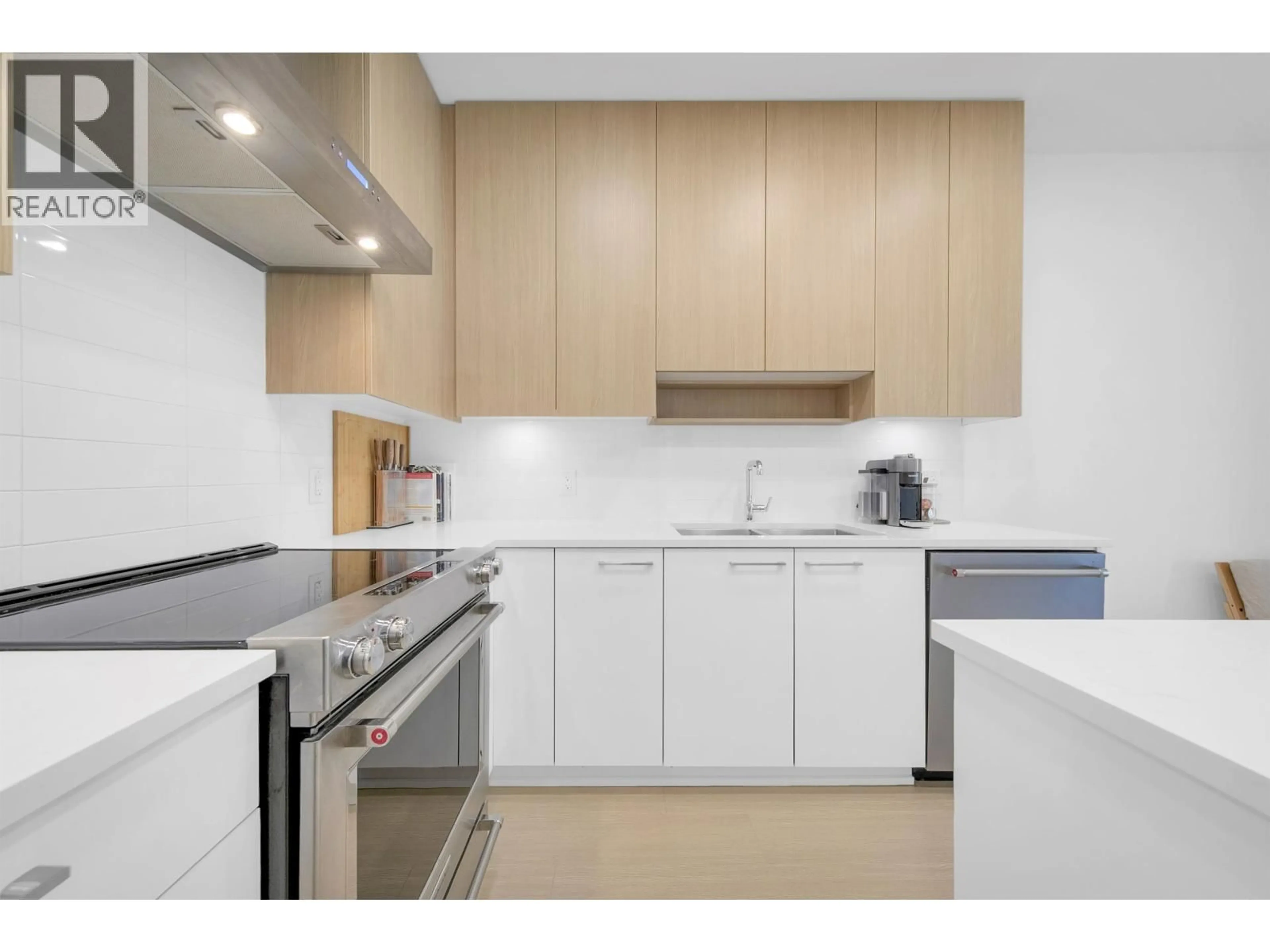 Standard kitchen, unknown for 210 - 5460 BROADWAY, Burnaby British Columbia V5B0B4