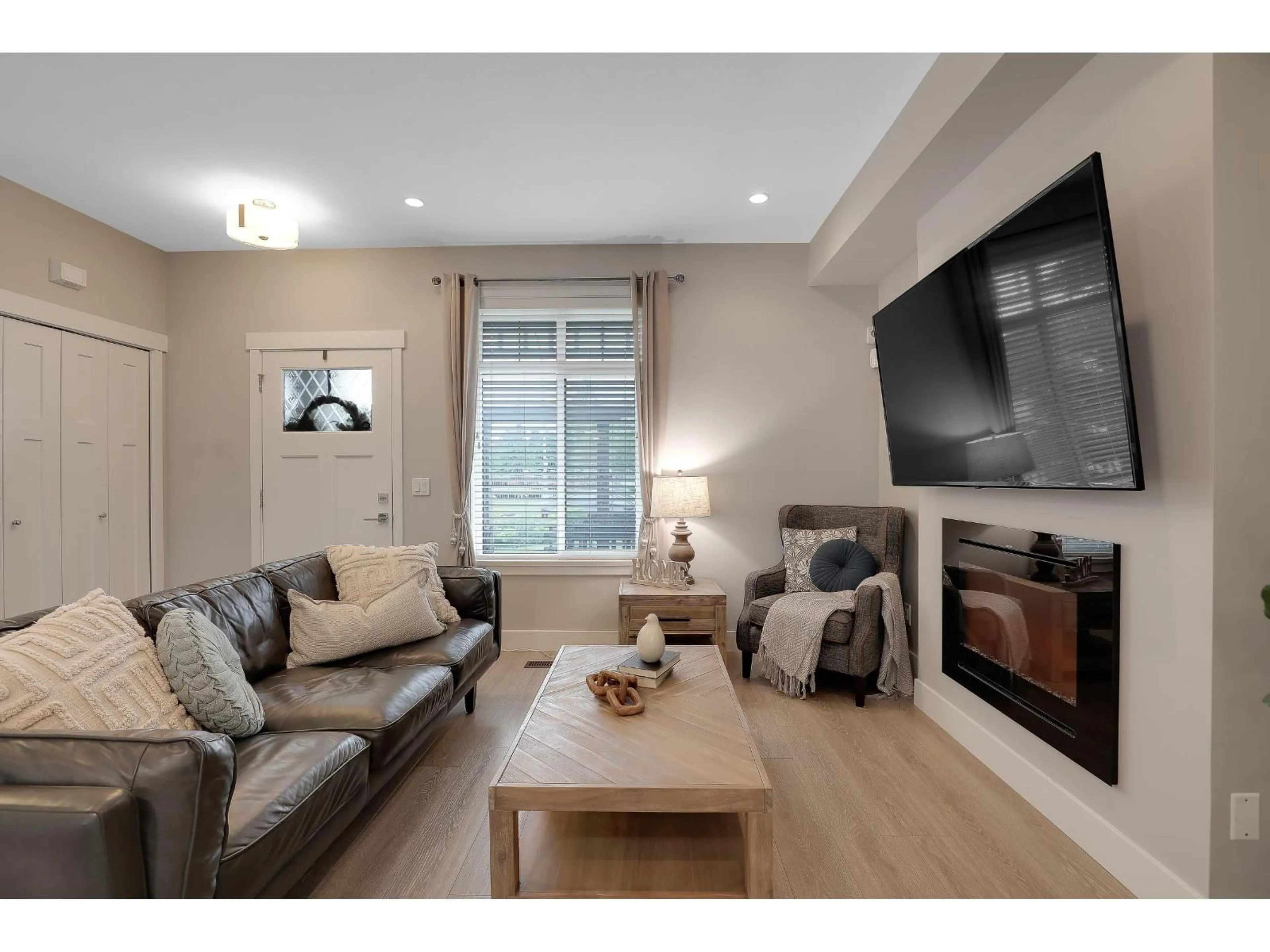 Living room with furniture, wood/laminate floor for 20377 82 AVENUE, Langley British Columbia V2Y0S3