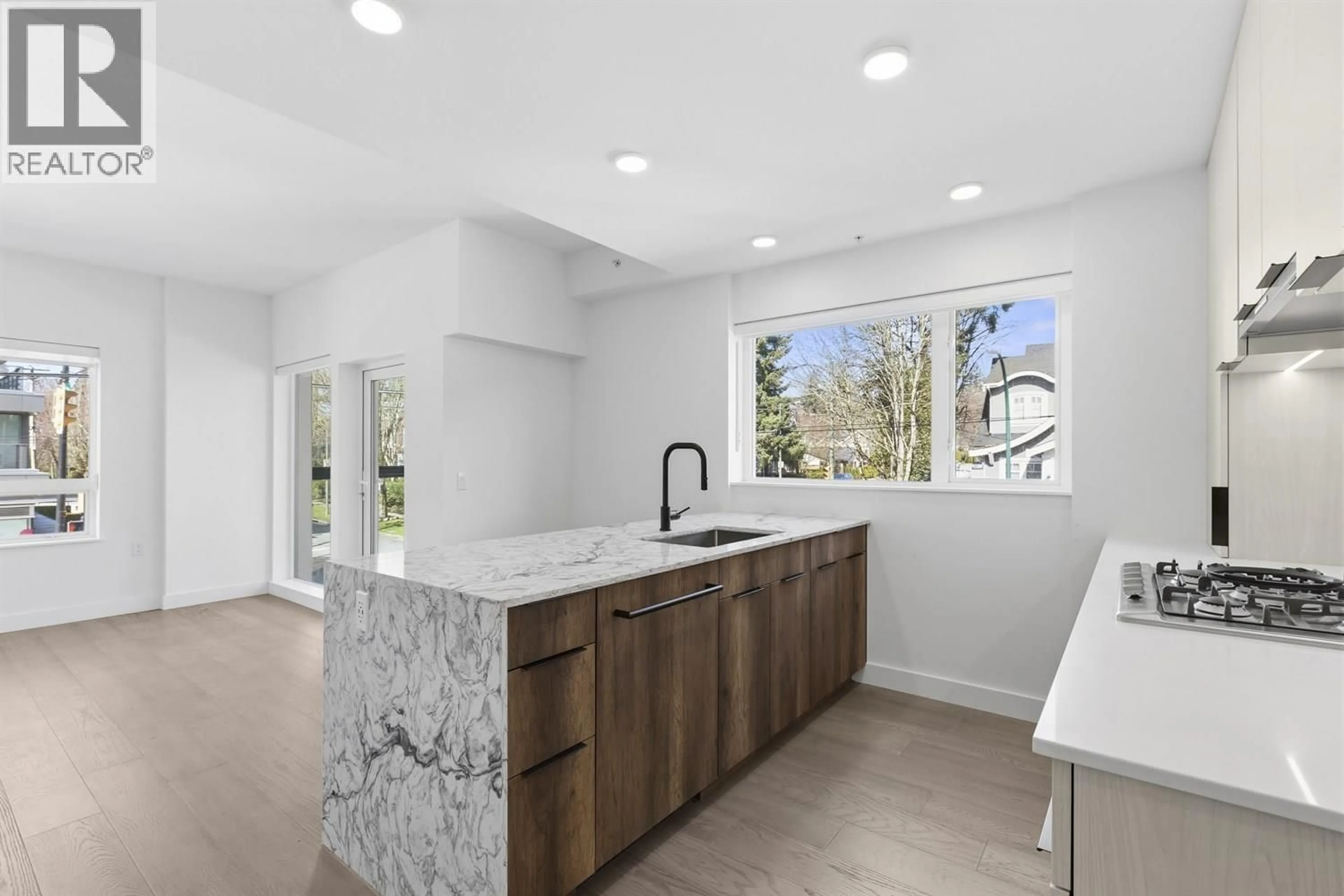 Open concept kitchen, ceramic/tile floor for 201 - 3590 39TH AVENUE, Vancouver British Columbia V6N3A5