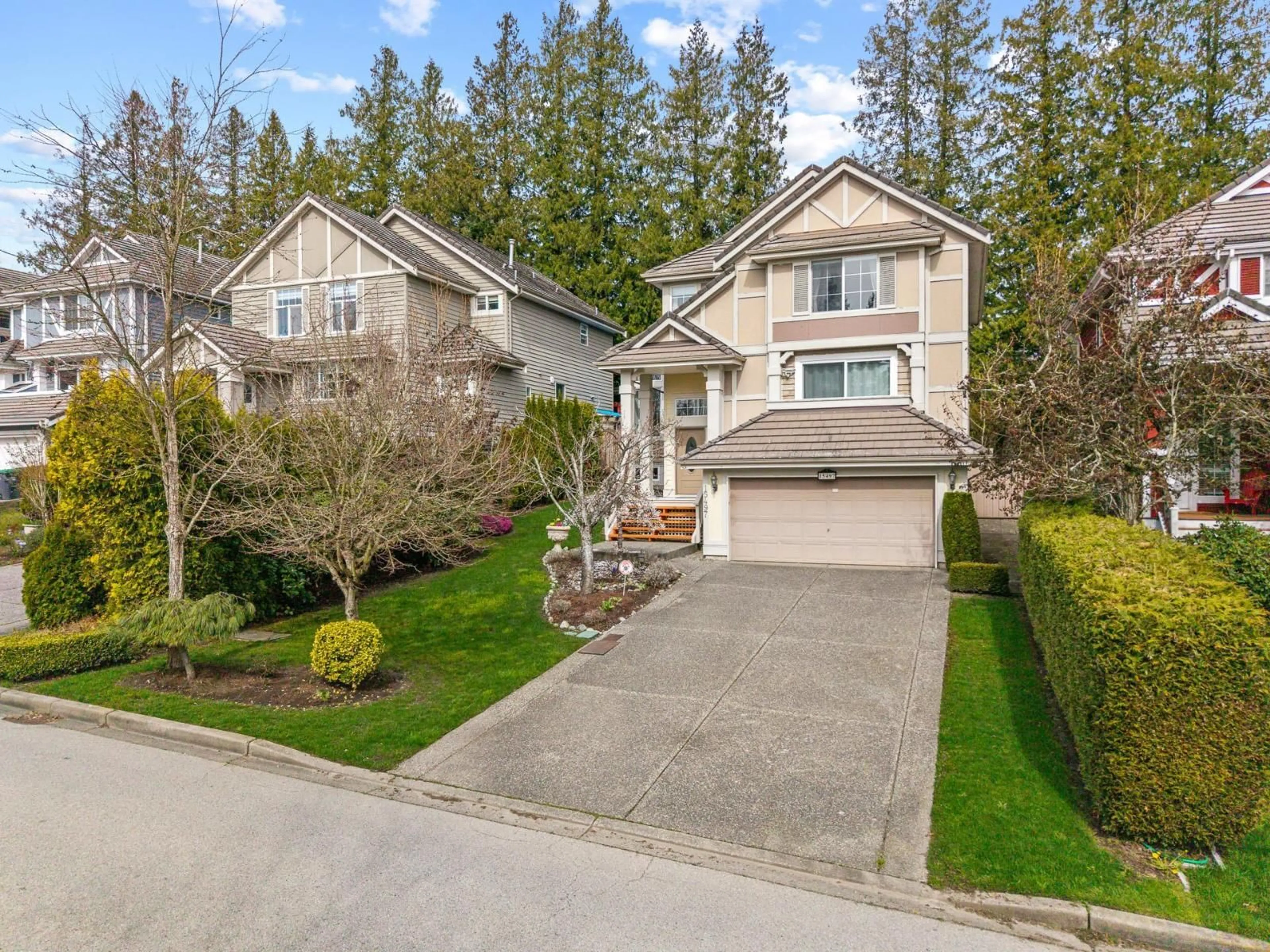 A pic from outside/outdoor area/front of a property/back of a property/a pic from drone, street for 15497 ROSEMARY HEIGHTS CRESCENT, Surrey British Columbia V3Z0K2