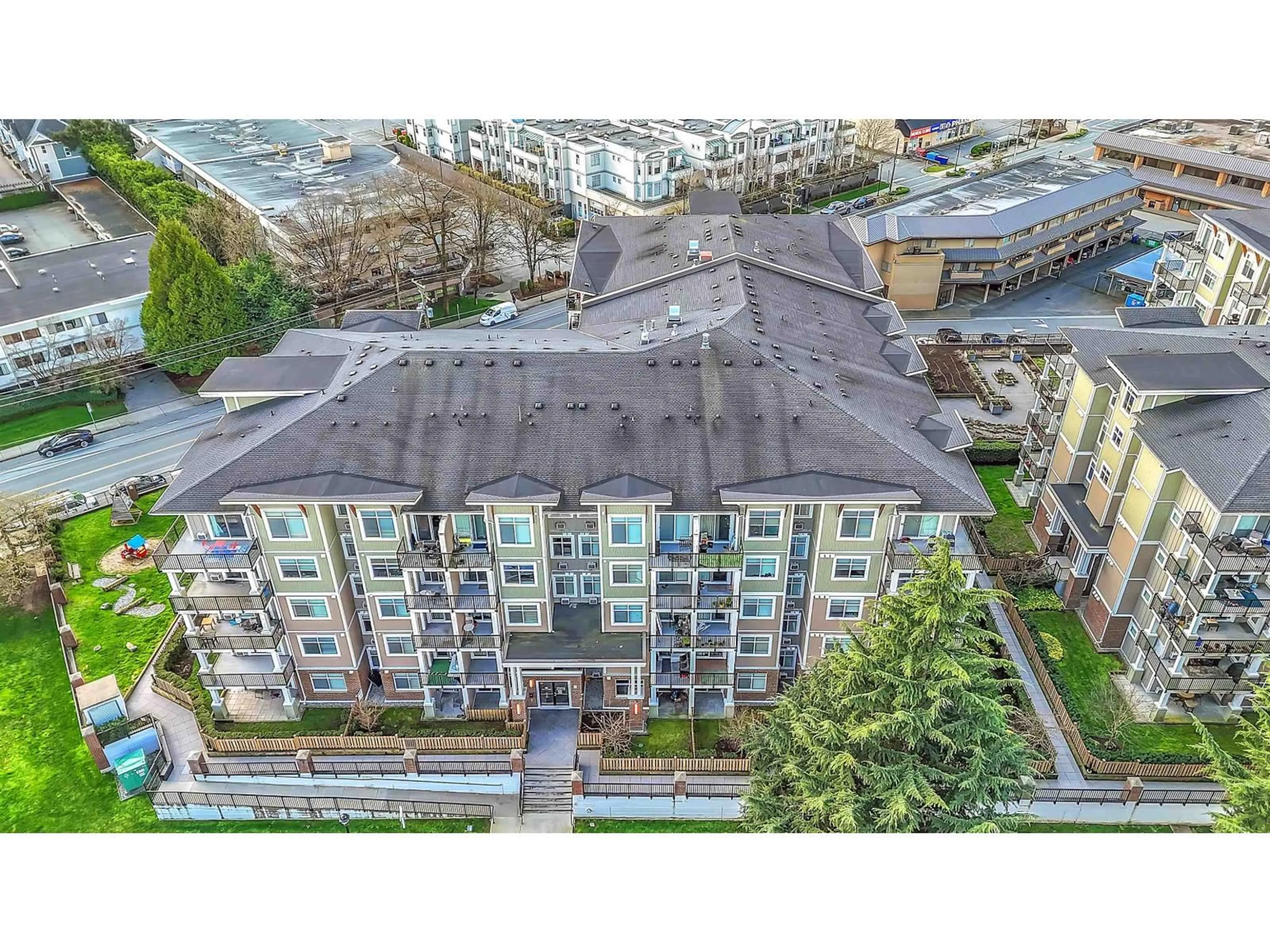 A pic from outside/outdoor area/front of a property/back of a property/a pic from drone, city buildings view from balcony for 410 - 20696 EASTLEIGH CRESCENT, Langley British Columbia V3A0M3