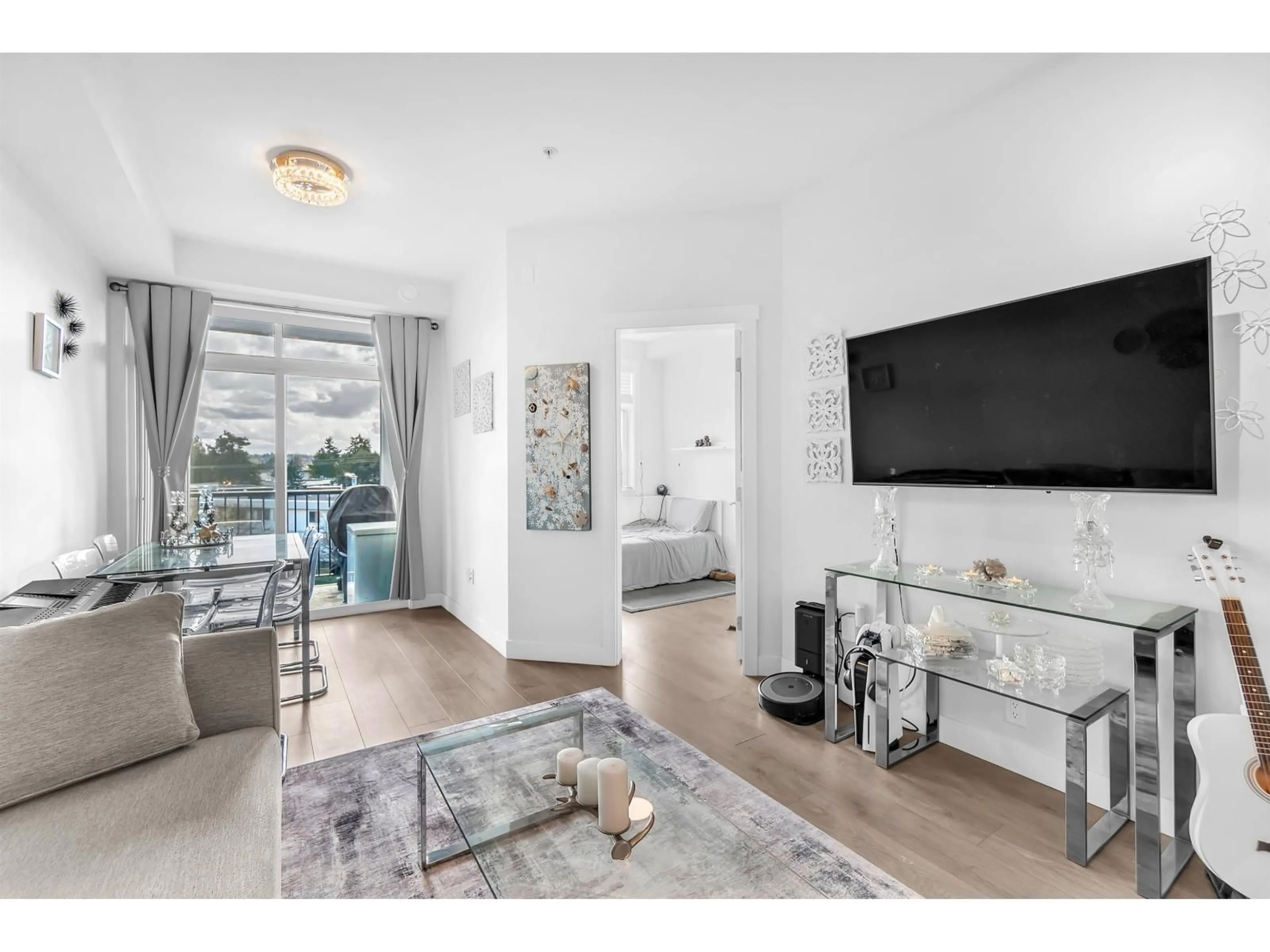 Living room with furniture, unknown for 410 - 20696 EASTLEIGH CRESCENT, Langley British Columbia V3A0M3