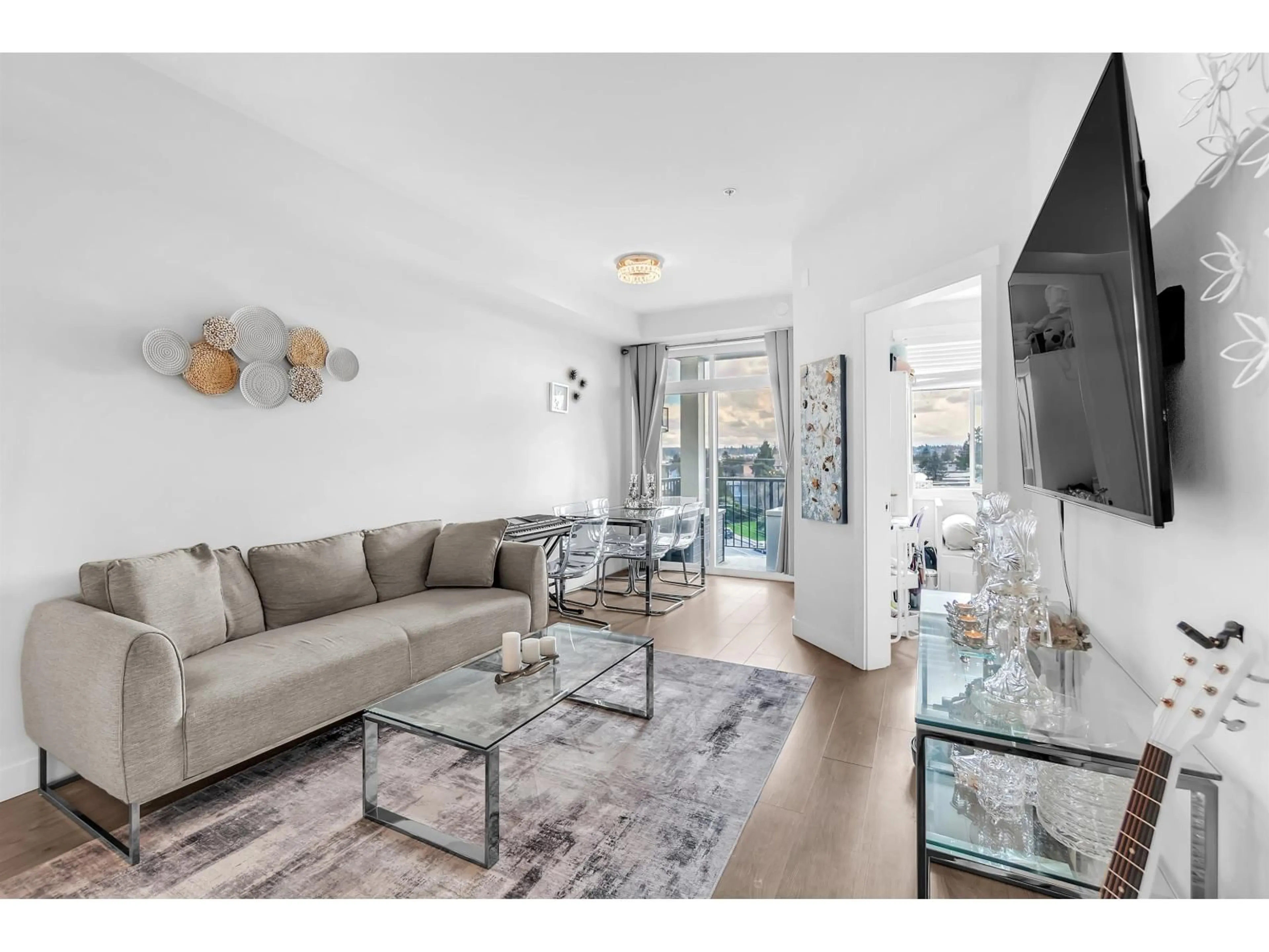 Living room with furniture, unknown for 410 - 20696 EASTLEIGH CRESCENT, Langley British Columbia V3A0M3