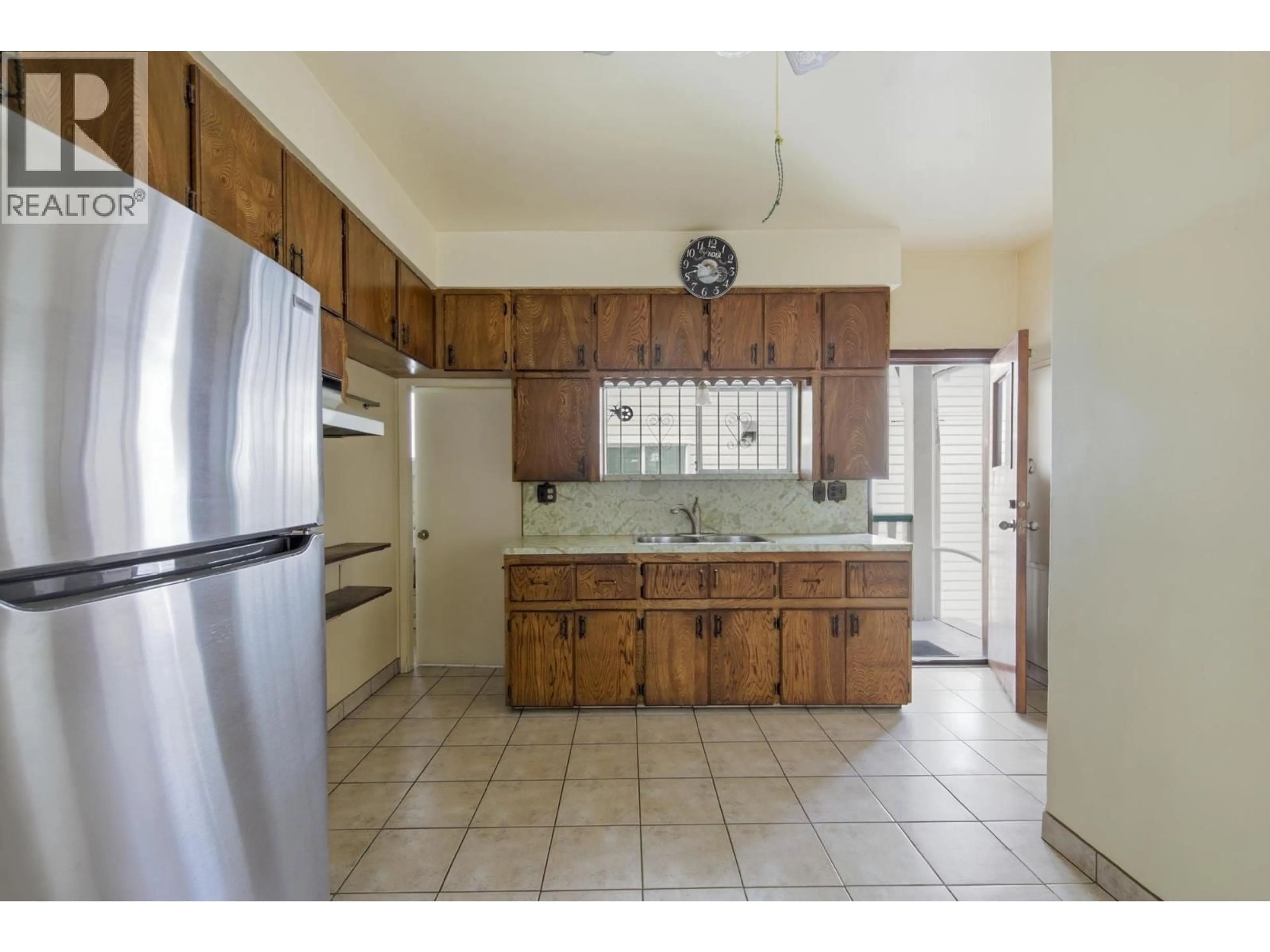 Standard kitchen, ceramic/tile floor for 3521 TRIUMPH STREET, Vancouver British Columbia V5K1V2