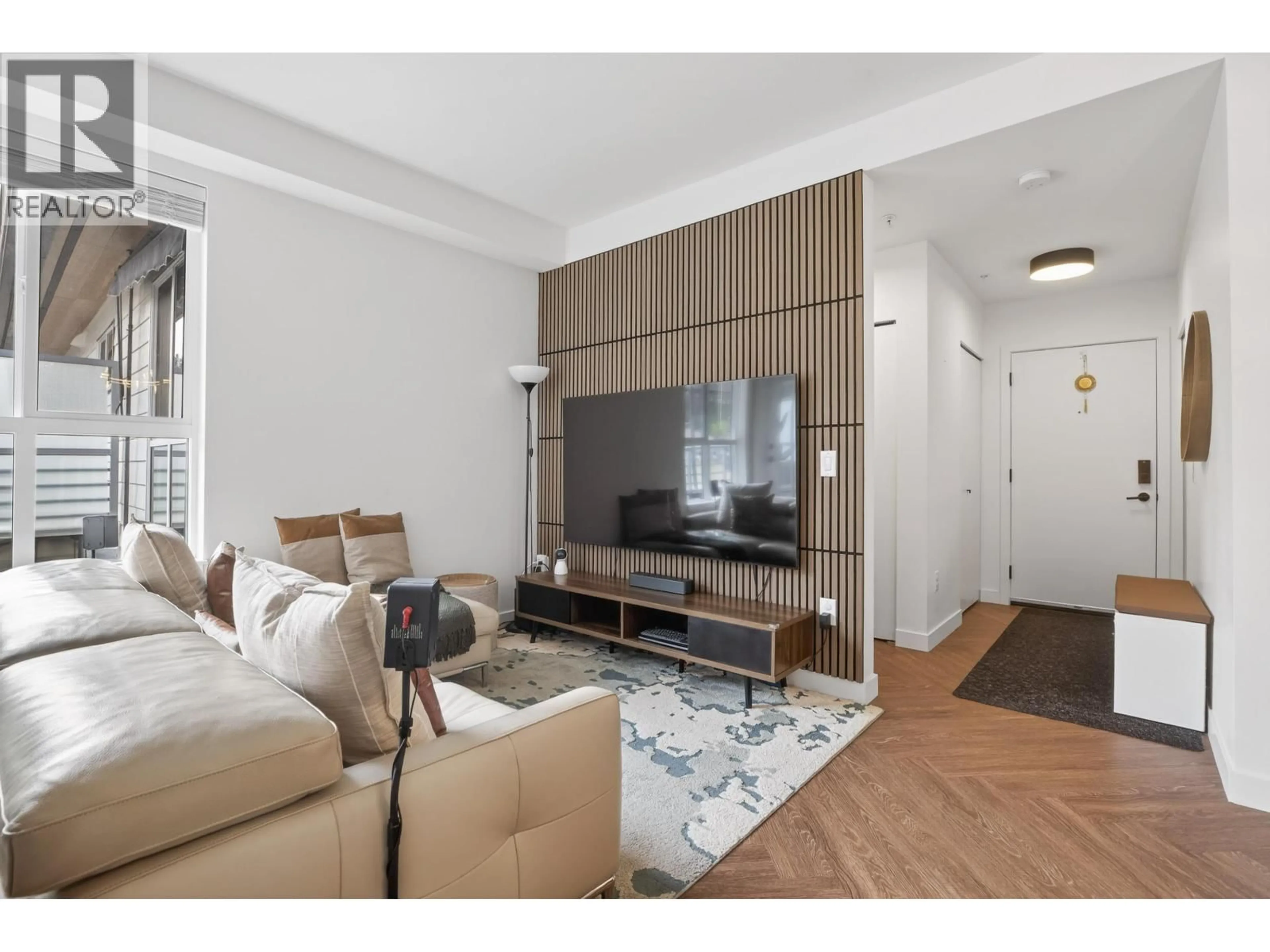 Living room with furniture, unknown for 603 - 3229 ST JOHNS STREET, Port Moody British Columbia V3H0M4