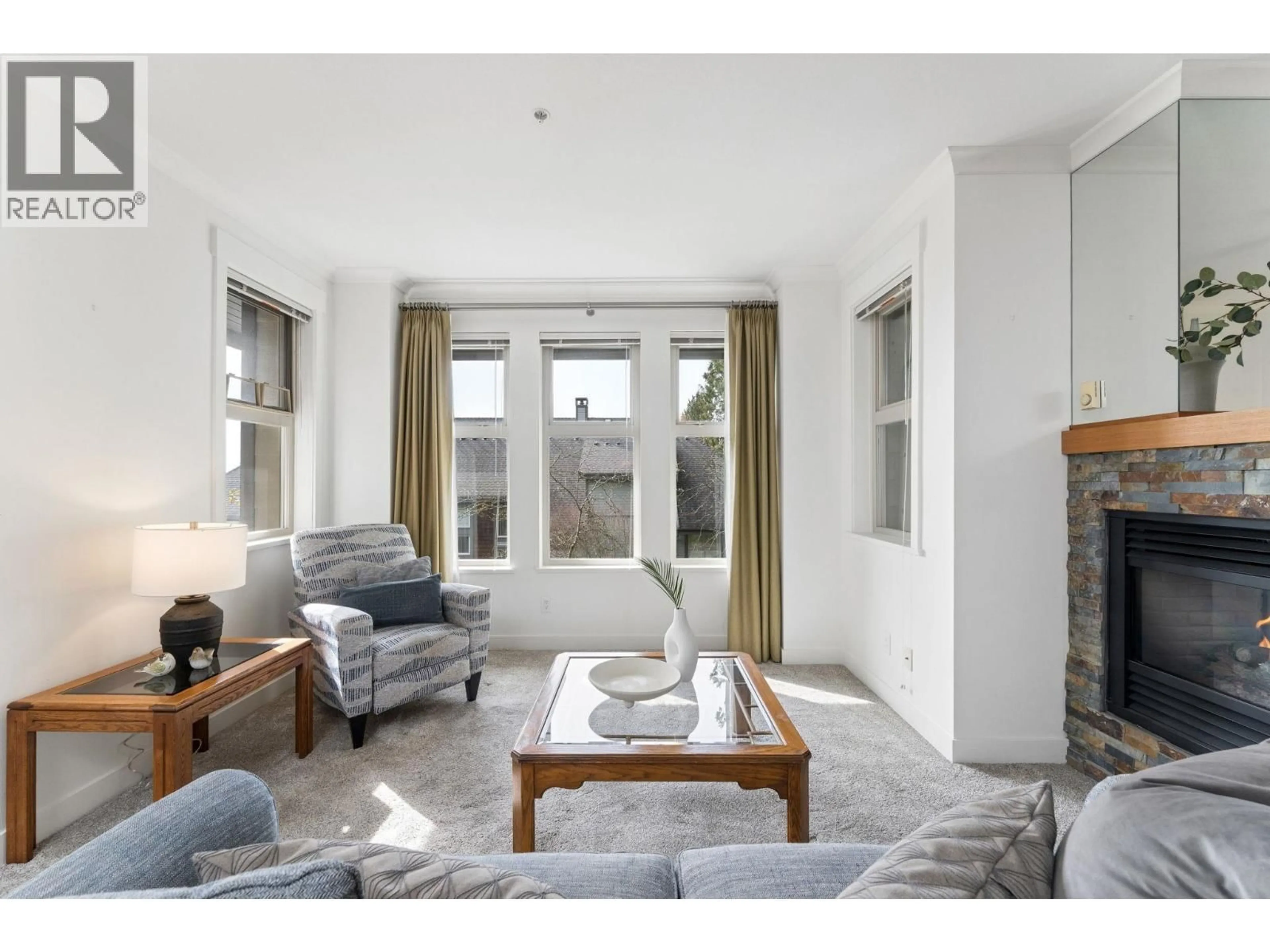 Living room with furniture, unknown for 306 - 188 29TH STREET, North Vancouver British Columbia V7N0A2