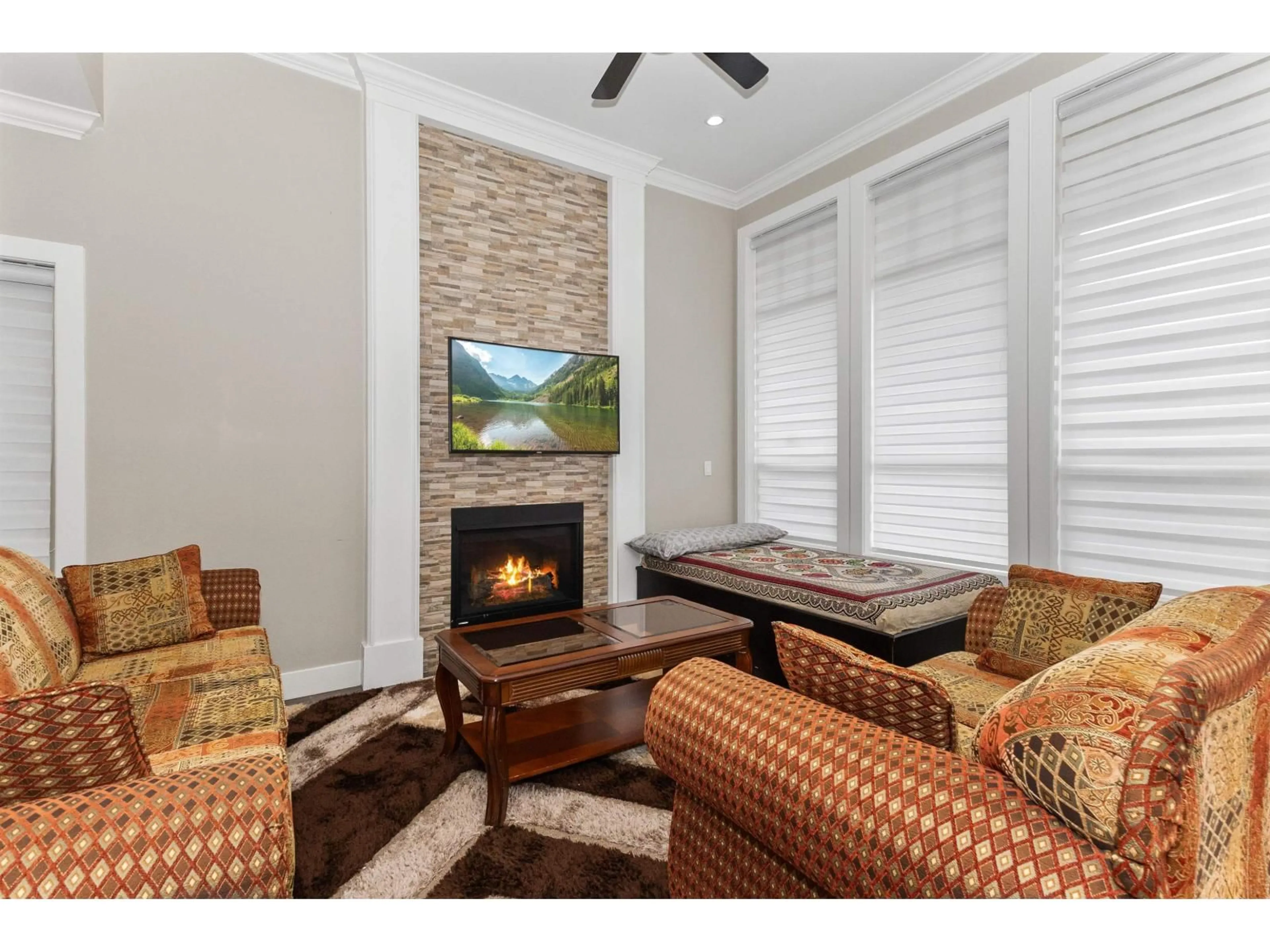 Living room with furniture, unknown for 31022 HEADWATER PLACE, Abbotsford British Columbia V2T0G4