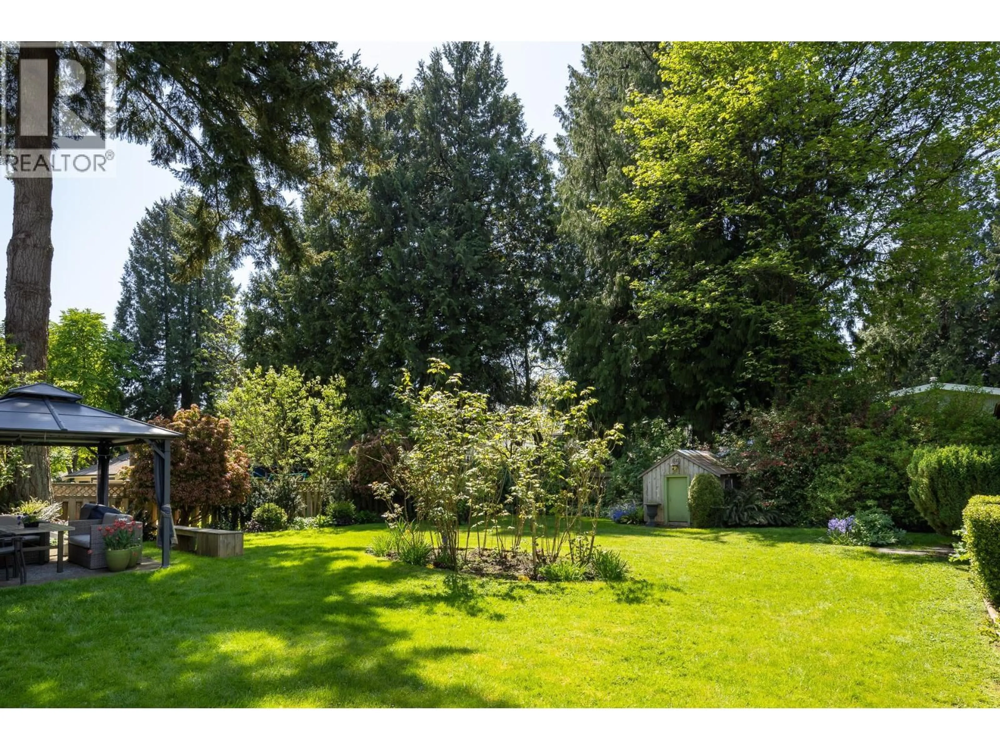 A pic from outside/outdoor area/front of a property/back of a property/a pic from drone, forest/trees view for 438 FOURTH STREET, New Westminster British Columbia V3L2V4