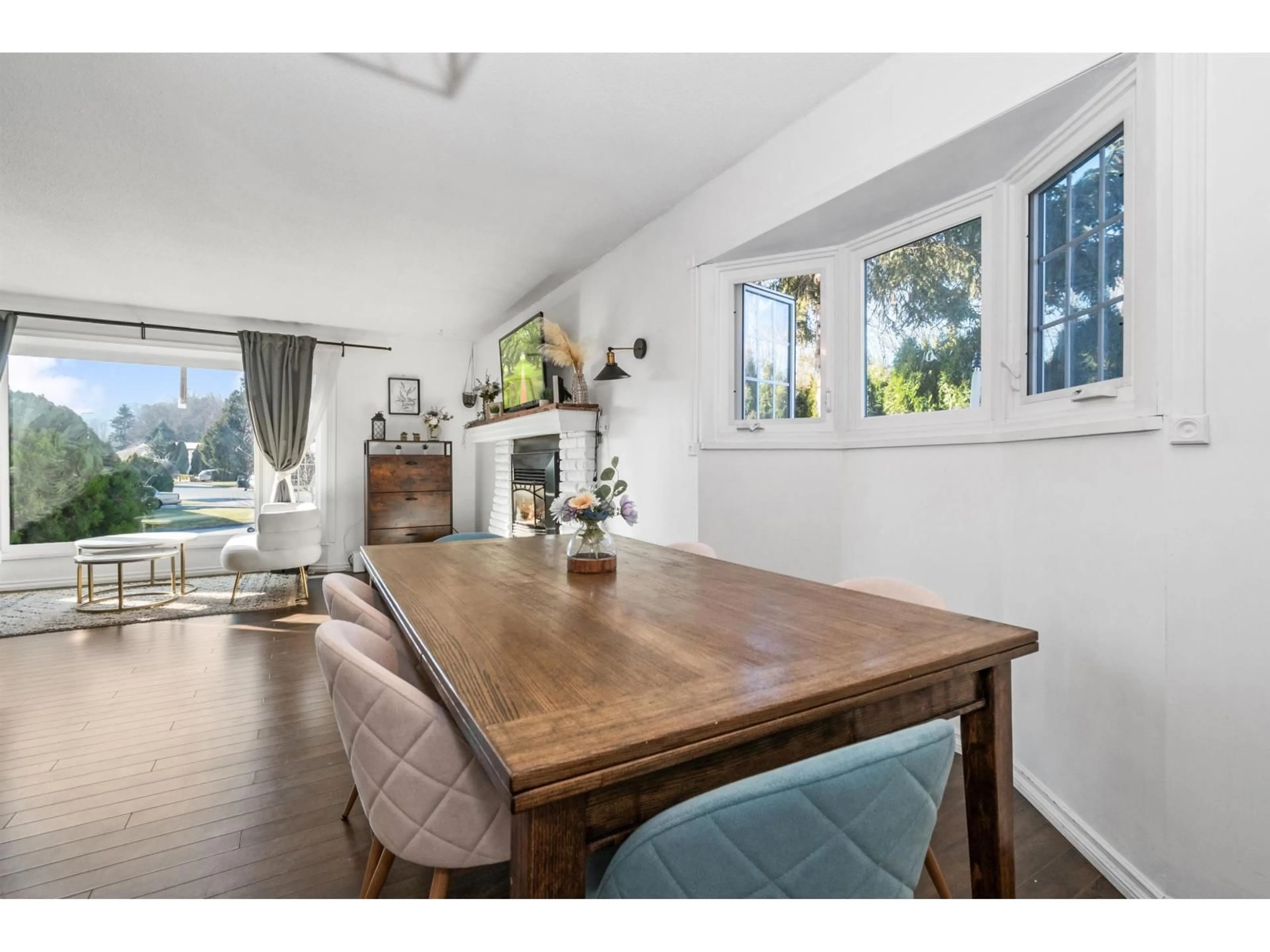 Dining room, wood/laminate floor for 45492 SPARTAN CRESCENT, Chilliwack British Columbia V2P6V2
