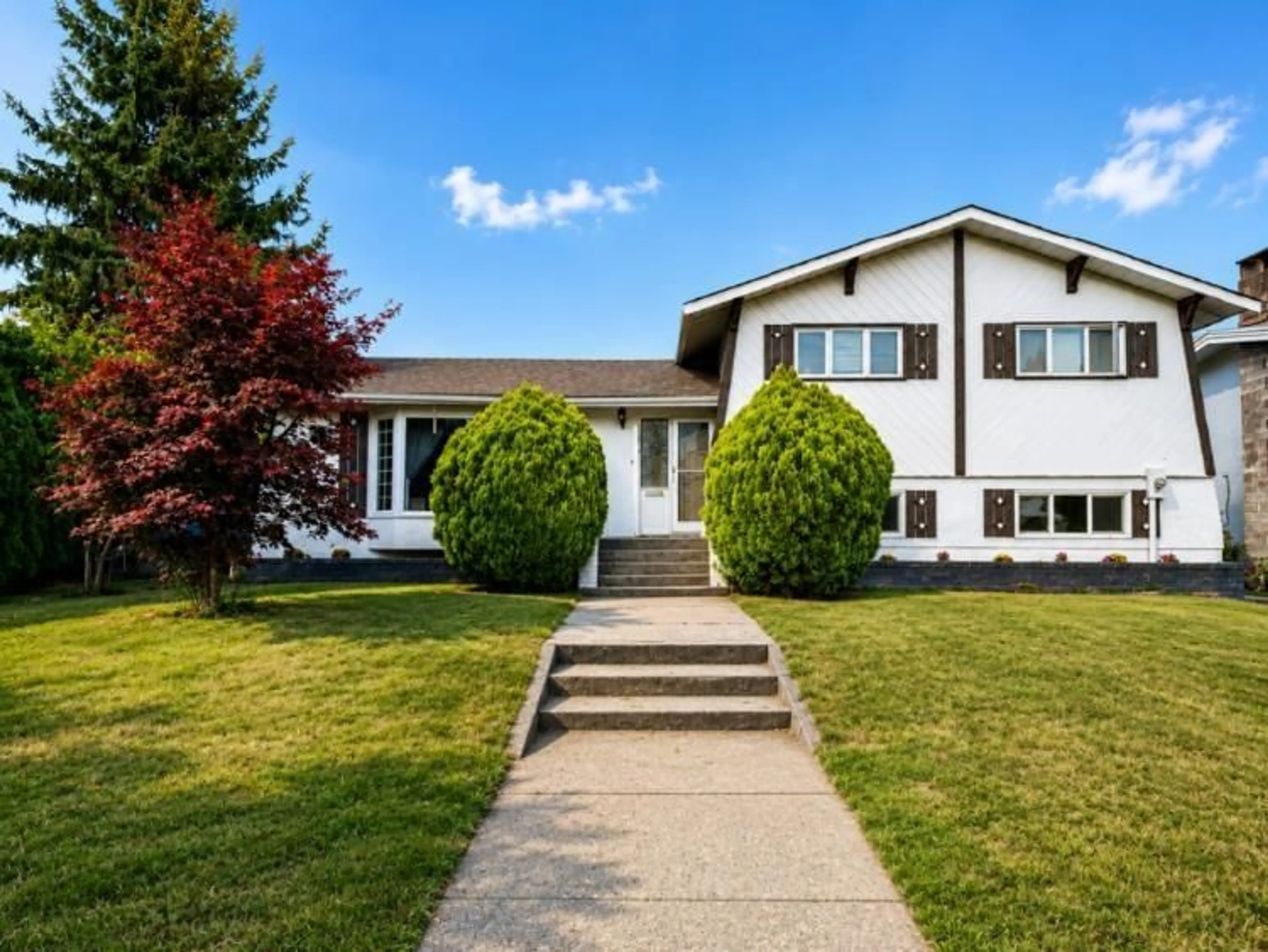 Home with vinyl exterior material, street for 45492 SPARTAN CRESCENT, Chilliwack British Columbia V2P6V2