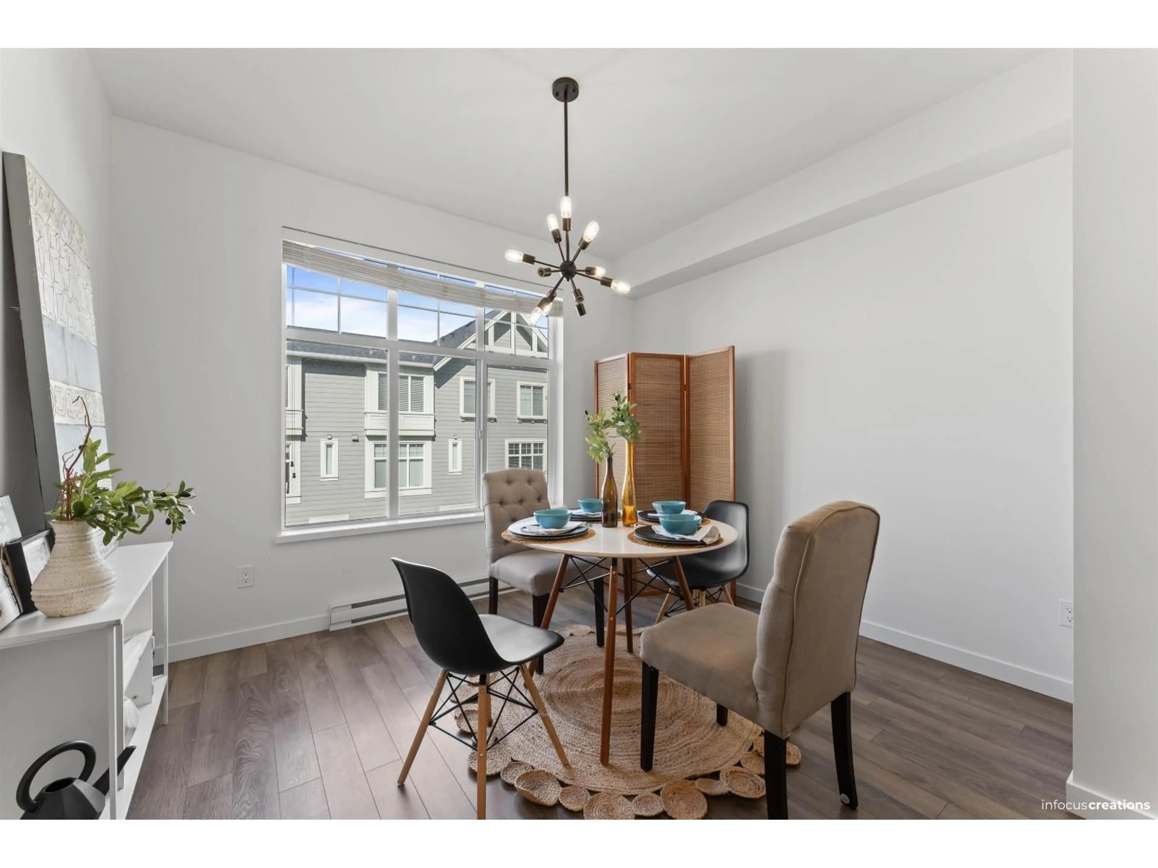 Dining room, wood/laminate floor for 30 - 8130 136A STREET, Surrey British Columbia V3W1H9