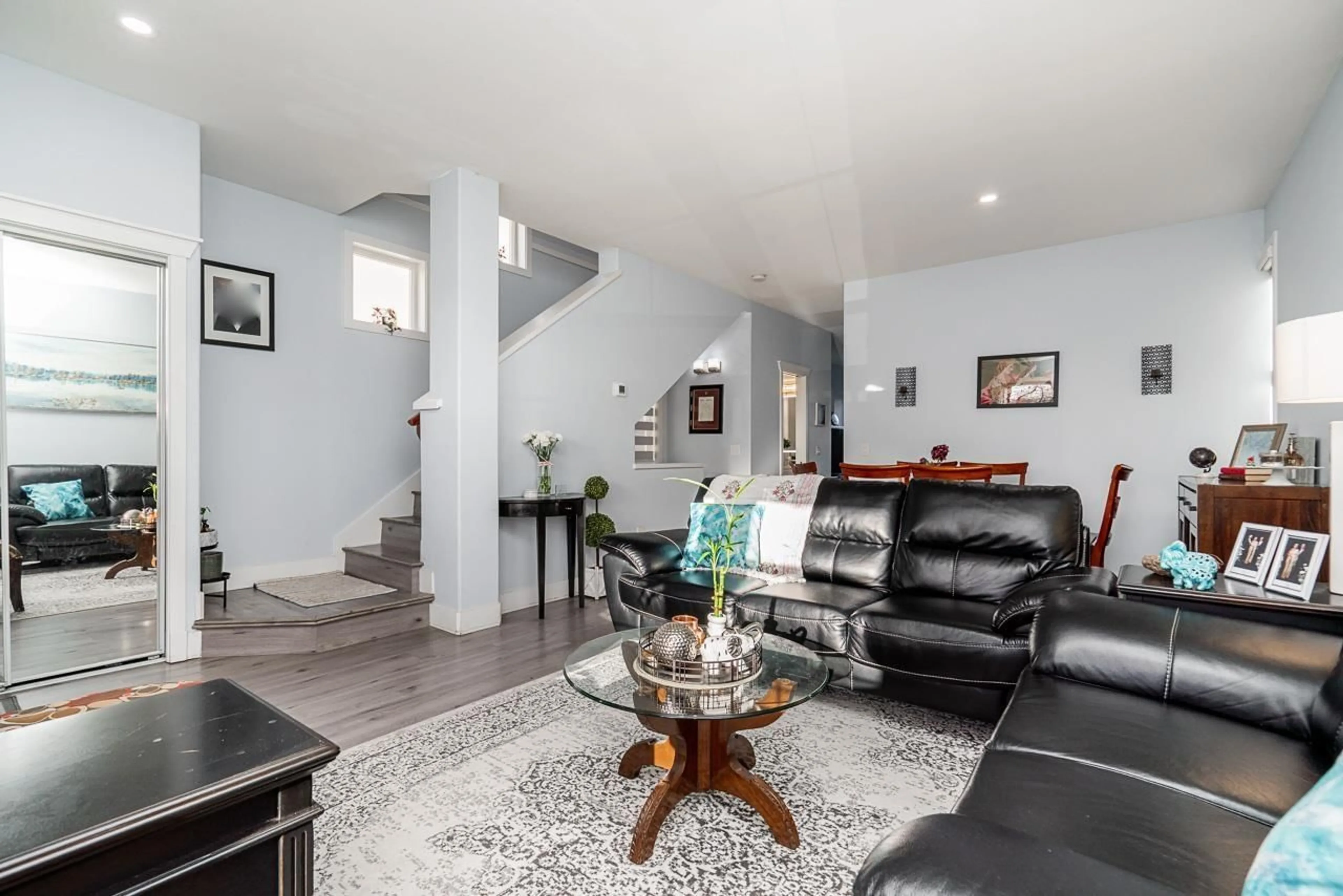 Living room with furniture, unknown for 6926 190 STREET, Surrey British Columbia V4N5P1