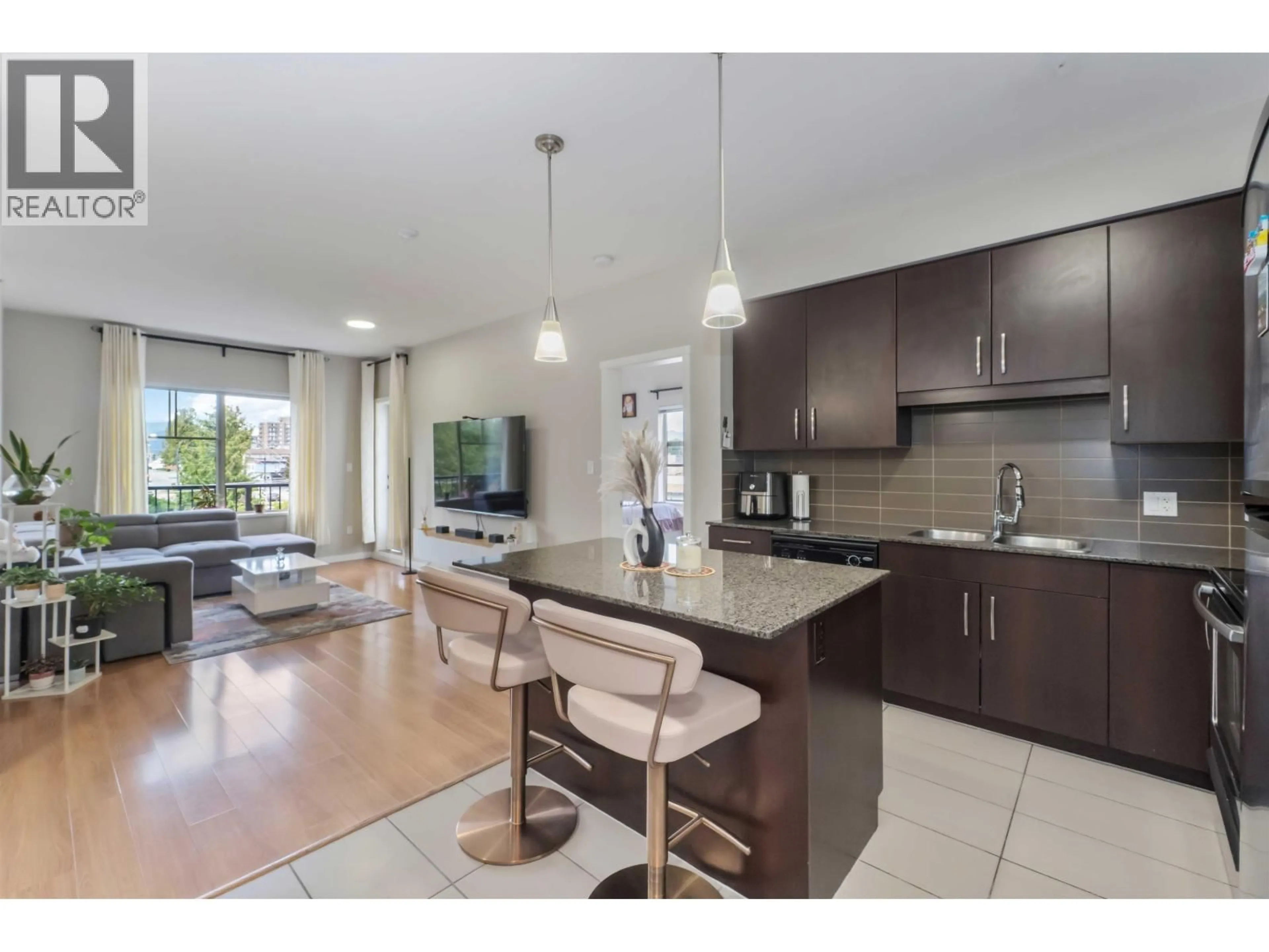 Open concept kitchen, ceramic/tile floor for 404 - 22290 NORTH AVENUE, Maple Ridge British Columbia V2X8Z8