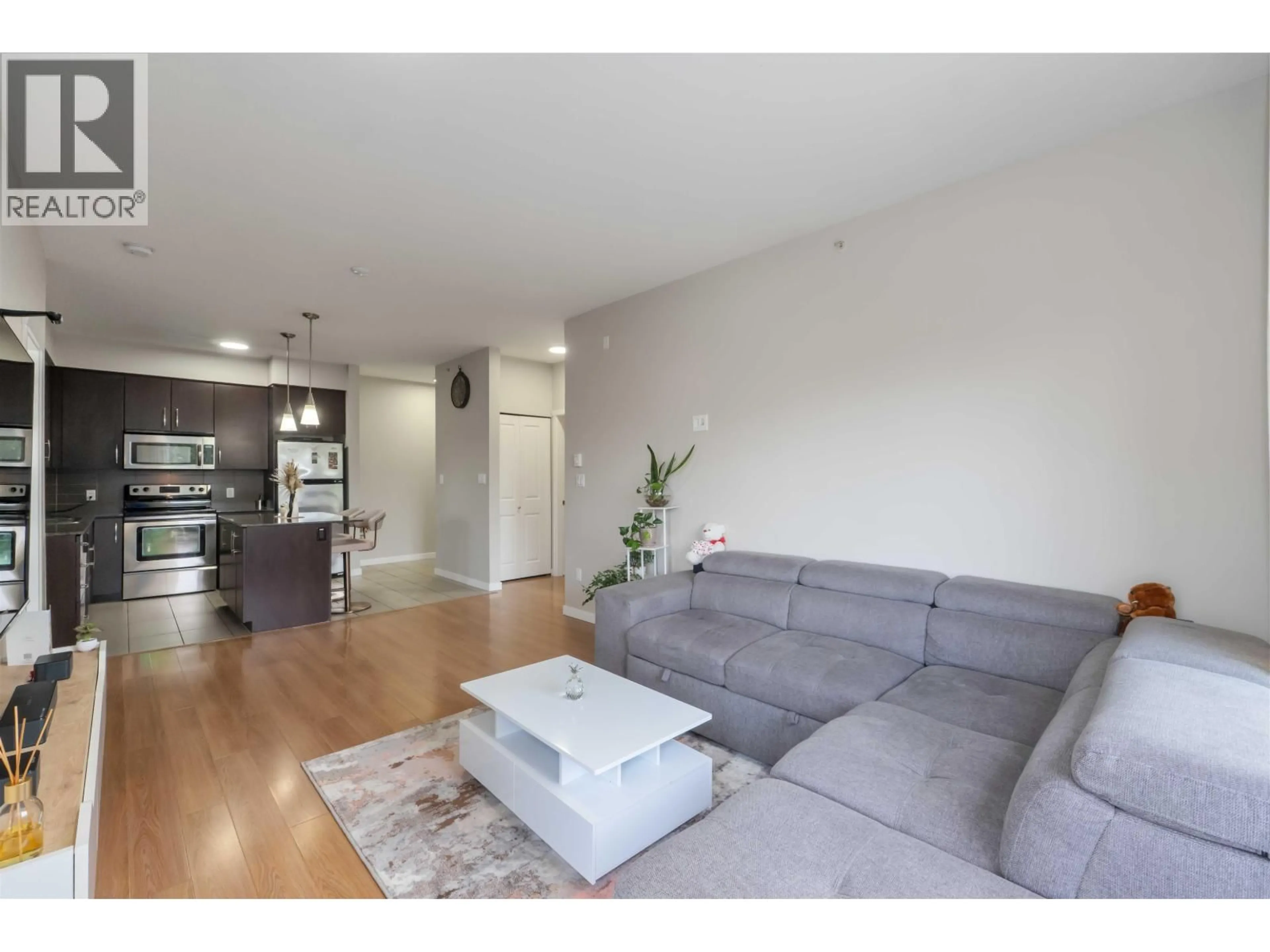 Living room with furniture, unknown for 404 - 22290 NORTH AVENUE, Maple Ridge British Columbia V2X8Z8