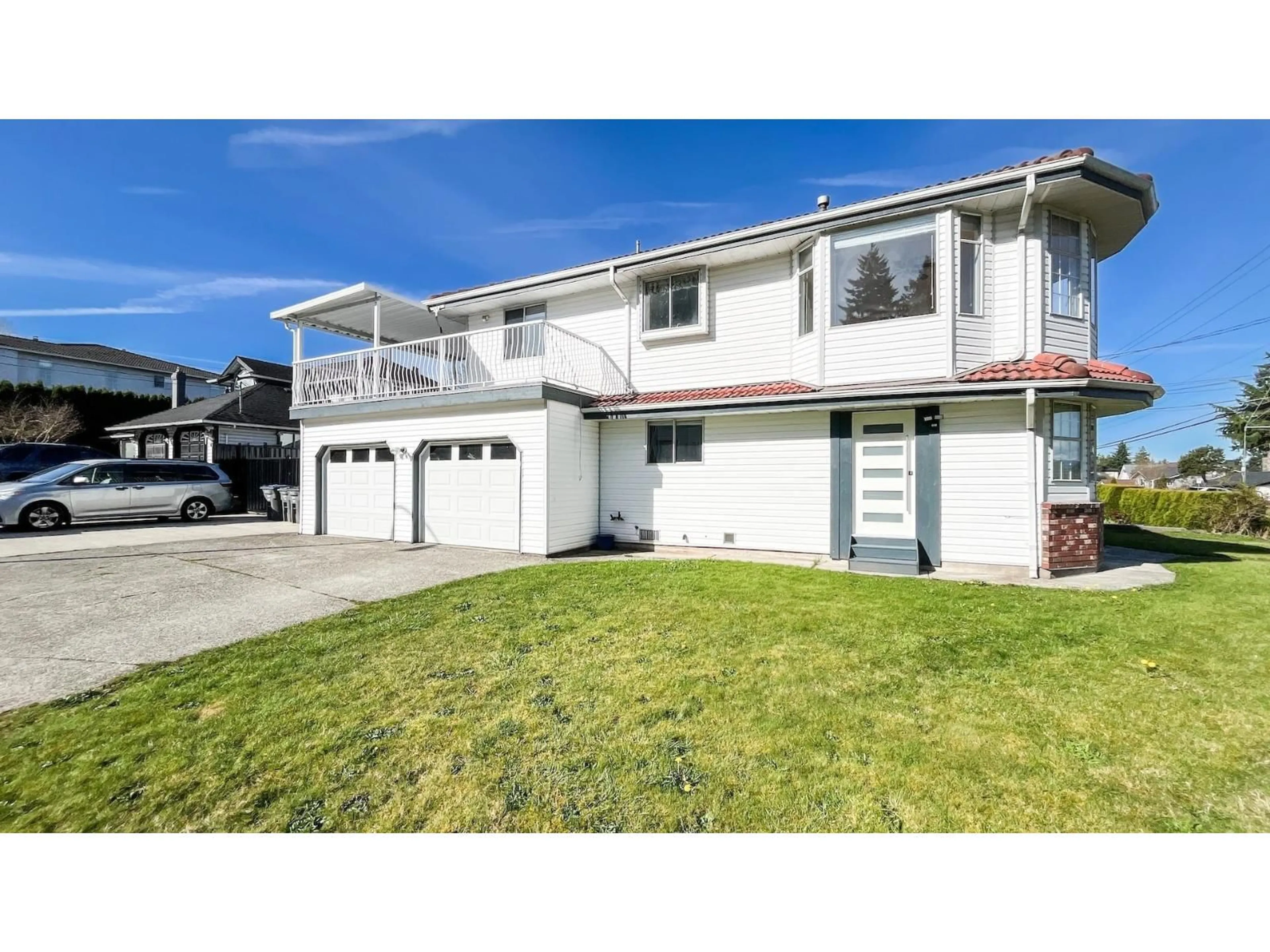 Home with vinyl exterior material, street for 11942 99 AVENUE, Surrey British Columbia V3V2M5