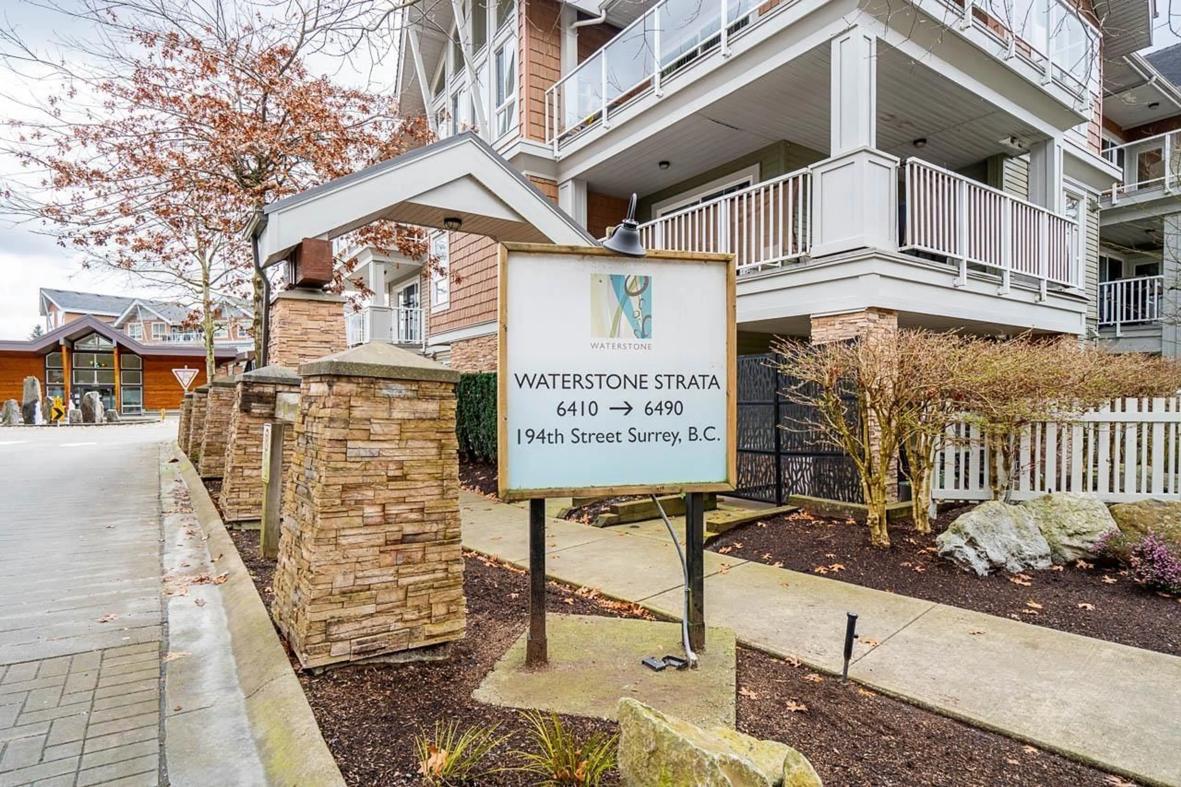 Indoor foyer for 311 - 6460 194 STREET, Surrey British Columbia V4N6J8