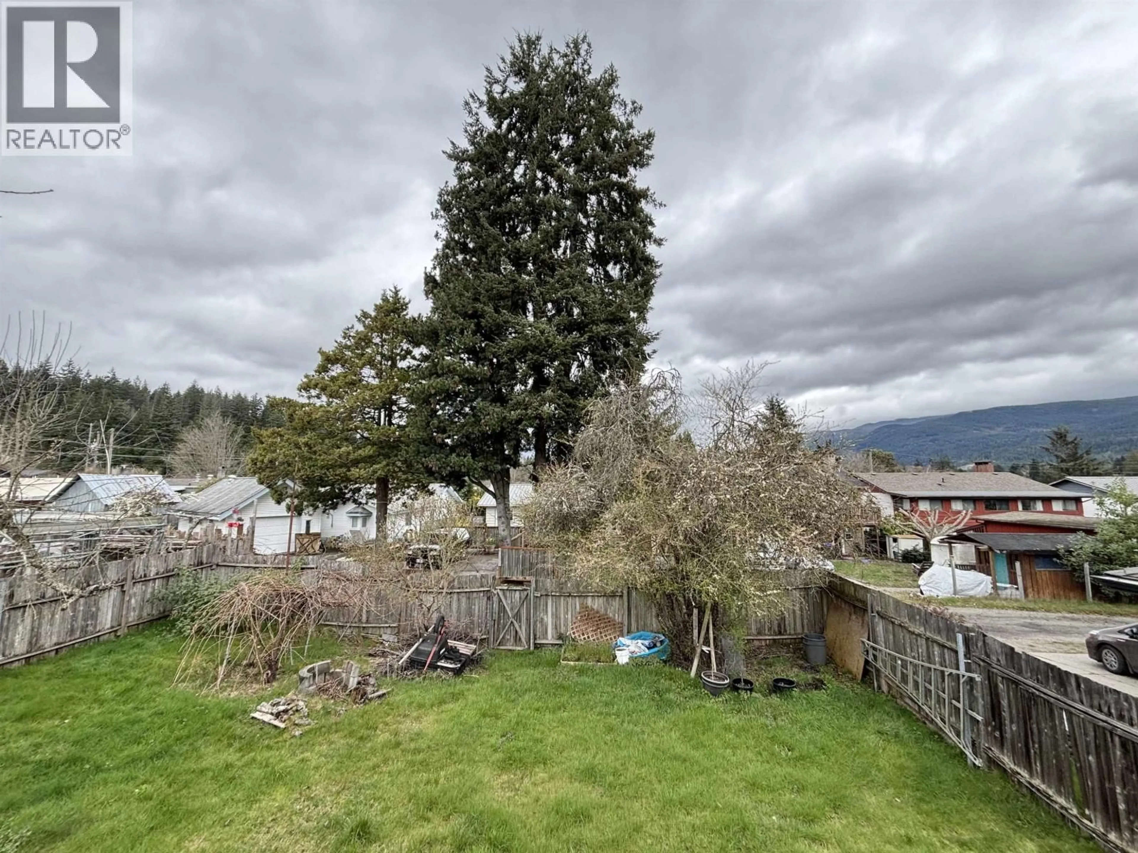 A pic from outside/outdoor area/front of a property/back of a property/a pic from drone, forest/trees view for 5762 SPINDRIFT STREET, Sechelt British Columbia V0V0V0