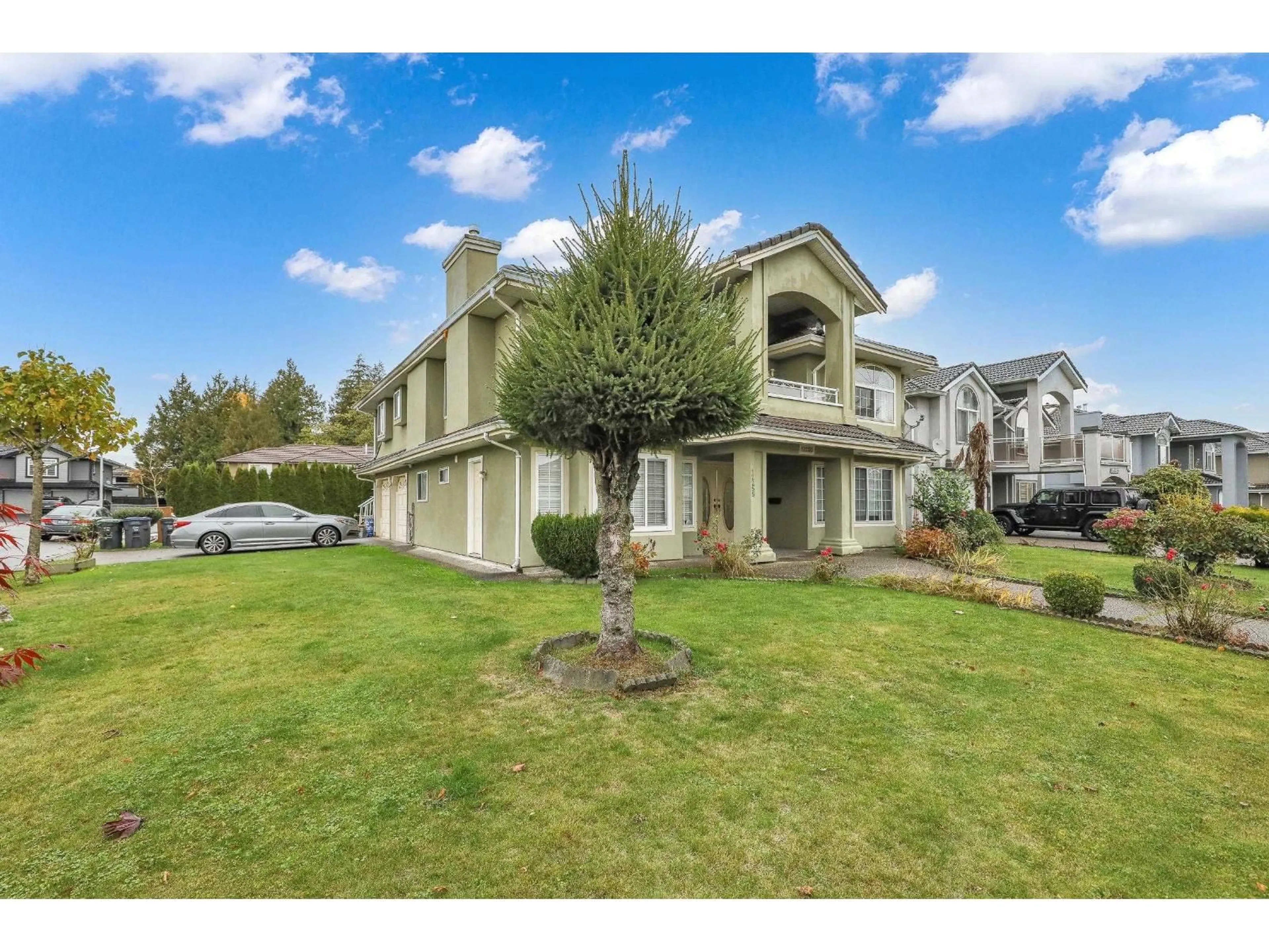 A pic from outside/outdoor area/front of a property/back of a property/a pic from drone, unknown for 12255 64A AVENUE, Surrey British Columbia V3W3R8