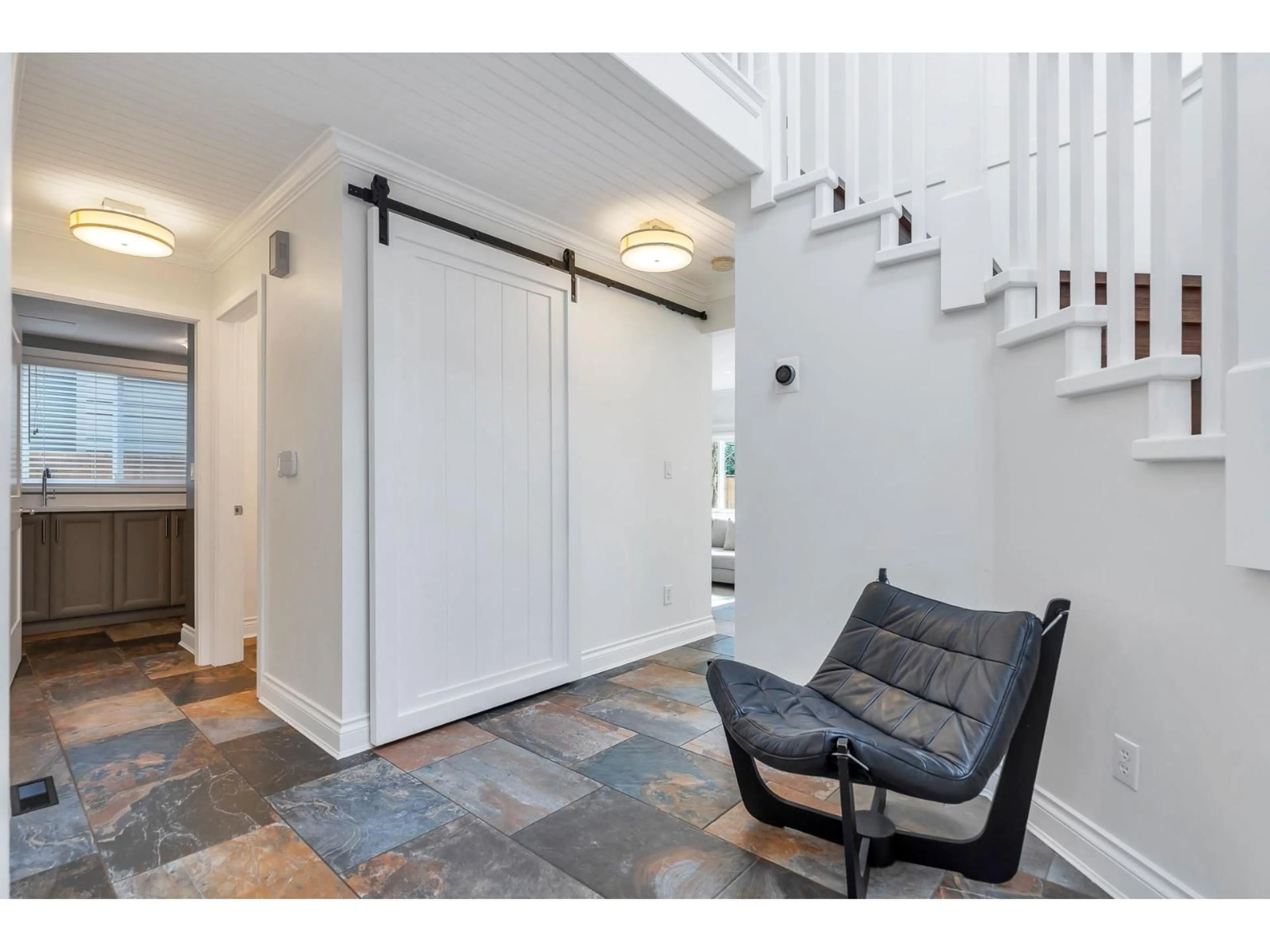 Indoor entryway for 13960 COLDICUTT AVENUE, White Rock British Columbia V4B3B2