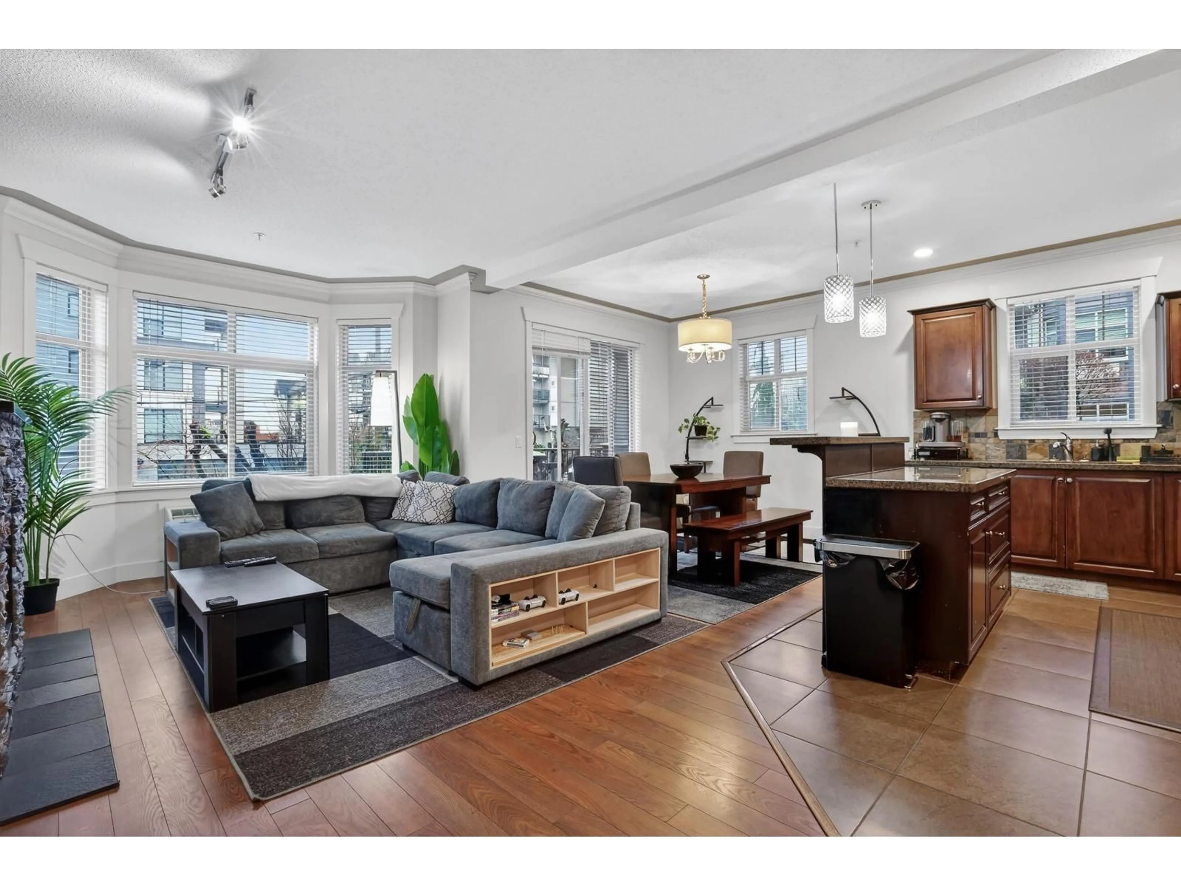 Open concept kitchen, unknown for 100 - 45893 CHESTERFIELD AVENUE, Chilliwack British Columbia V2P1M5