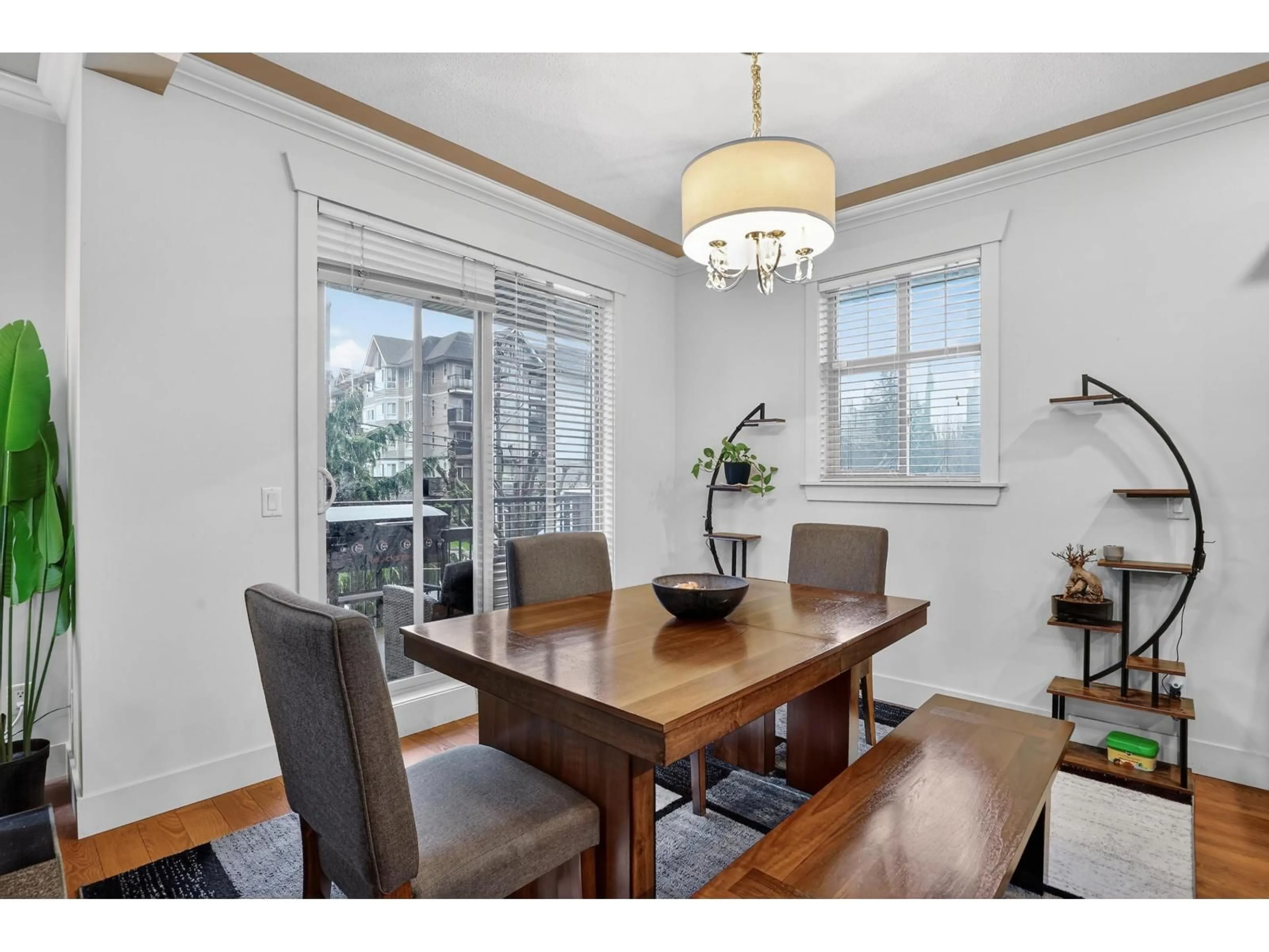 Dining room, wood/laminate floor for 100 - 45893 CHESTERFIELD AVENUE, Chilliwack British Columbia V2P1M5