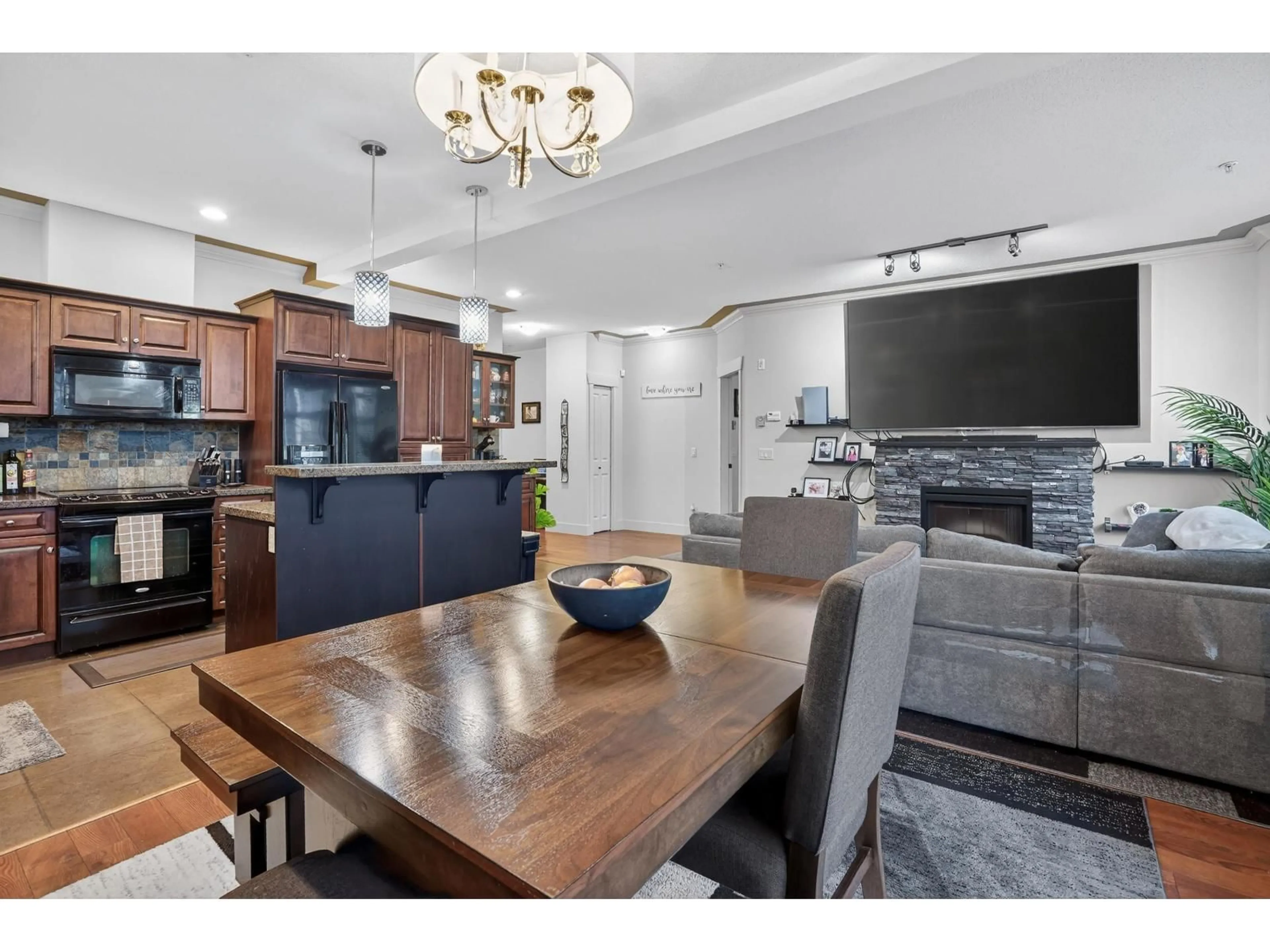 Open concept kitchen, unknown for 100 - 45893 CHESTERFIELD AVENUE, Chilliwack British Columbia V2P1M5