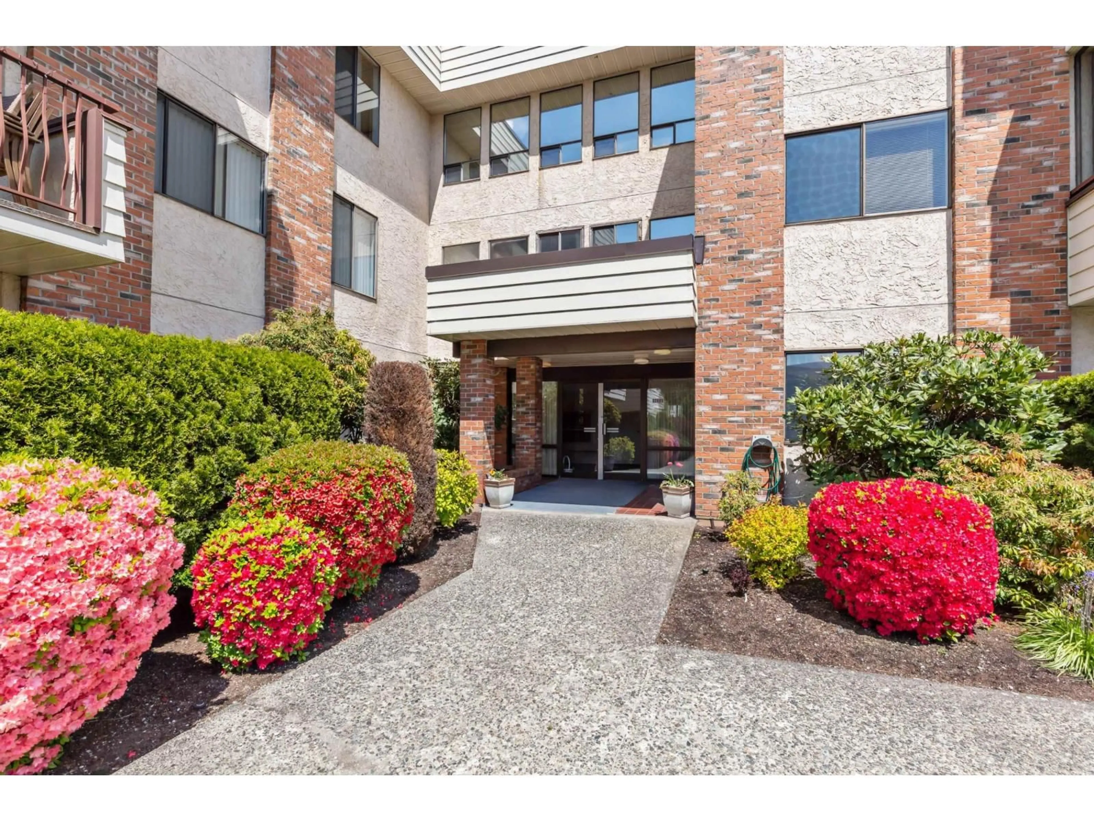Indoor foyer for 204 - 32885 GEORGE FERGUSON WAY, Abbotsford British Columbia V2S7X1