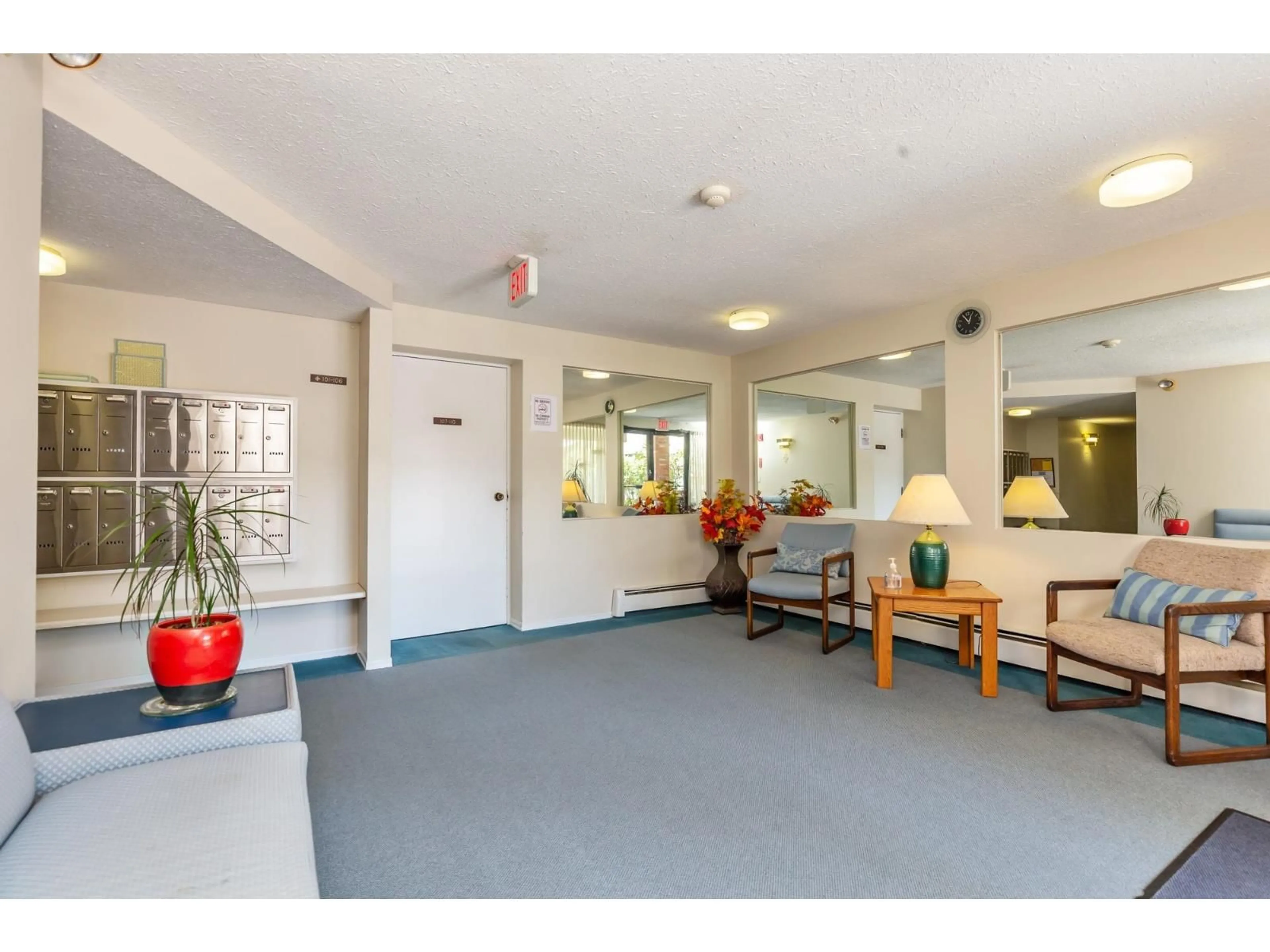 Indoor foyer for 204 - 32885 GEORGE FERGUSON WAY, Abbotsford British Columbia V2S7X1