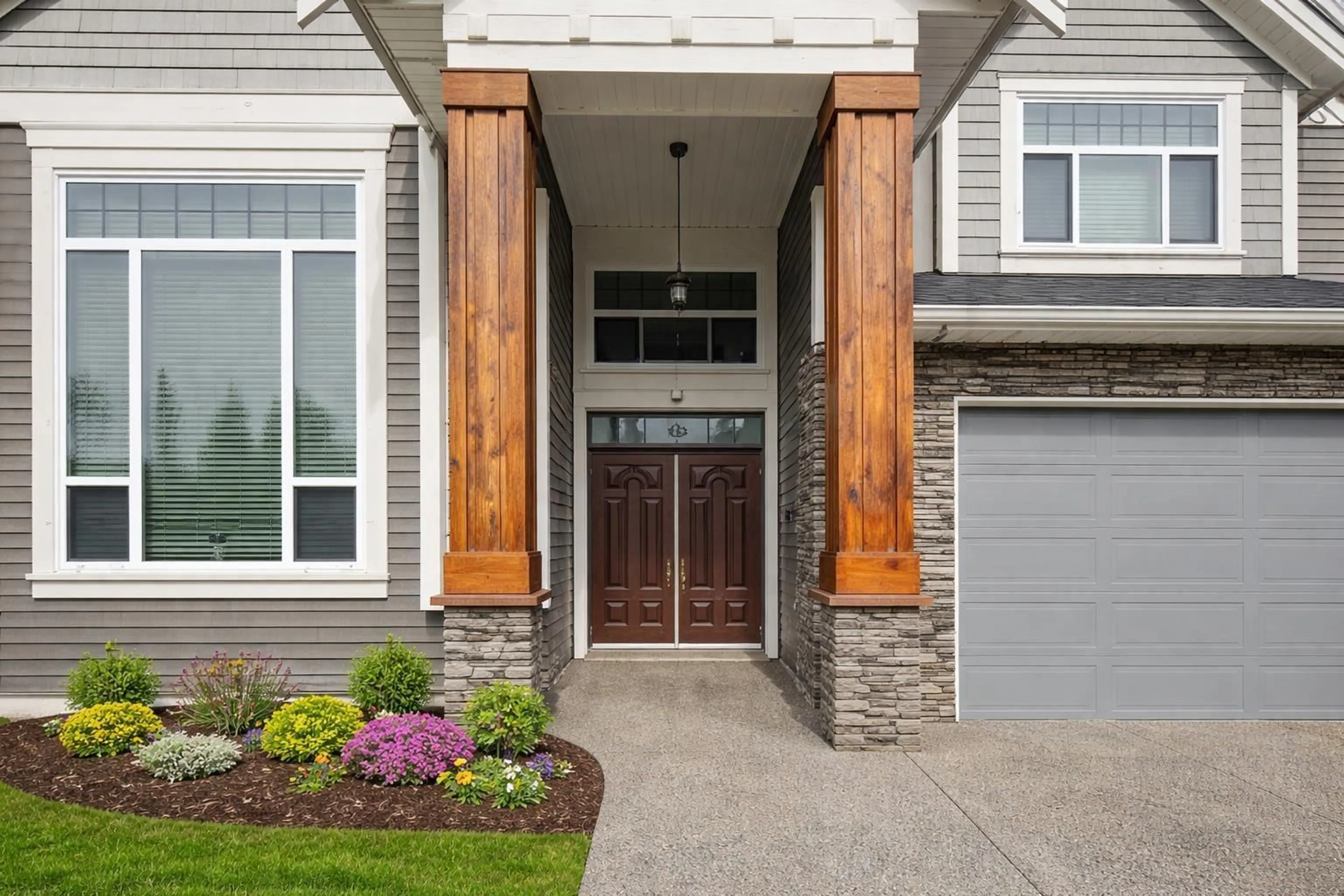 Indoor entryway for 32141 HILLCREST AVENUE, Mission British Columbia V2V1L3