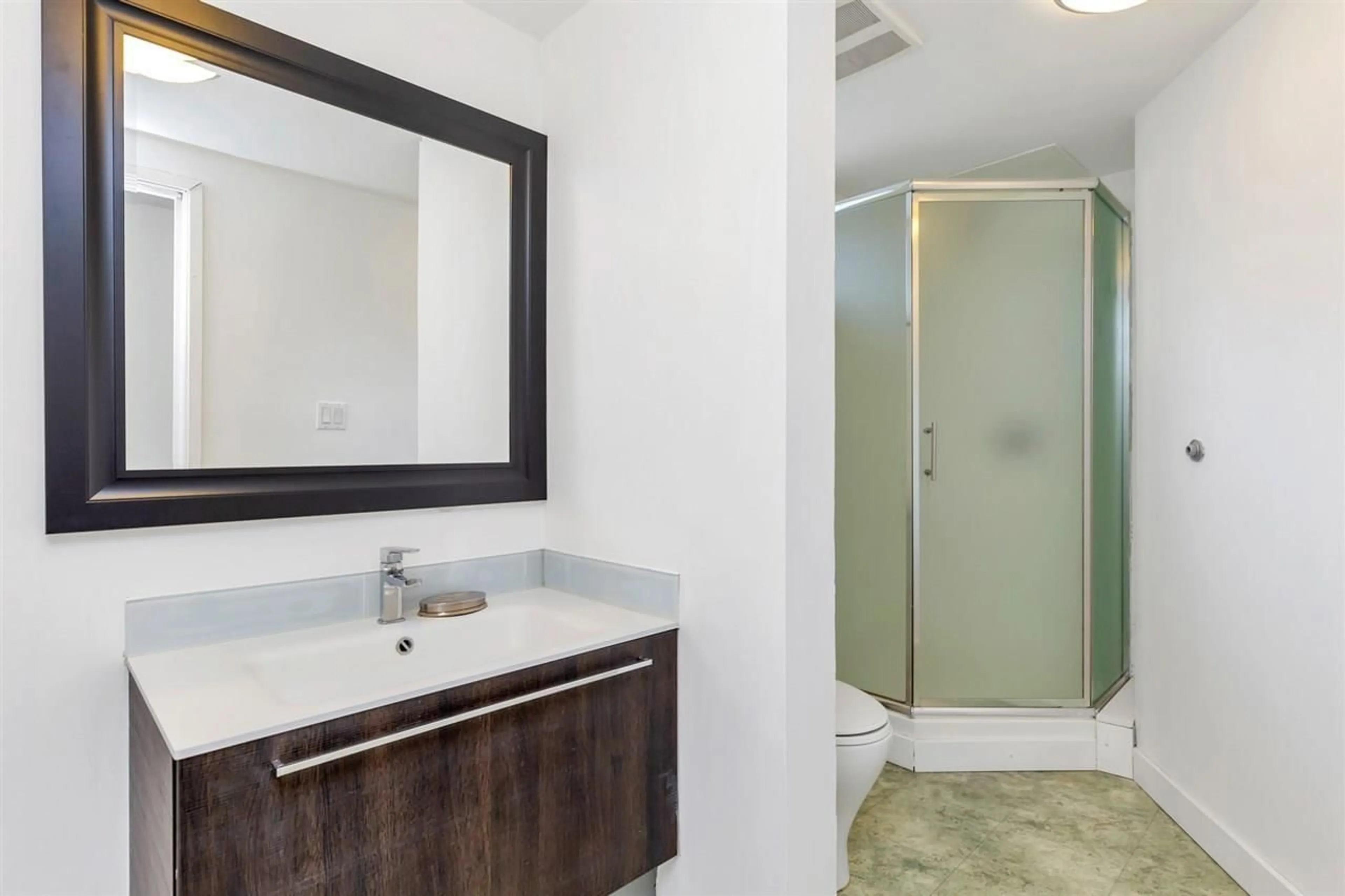 Standard bathroom, ceramic/tile floor for 7961 TANAGER STREET, Mission British Columbia V2V4V7