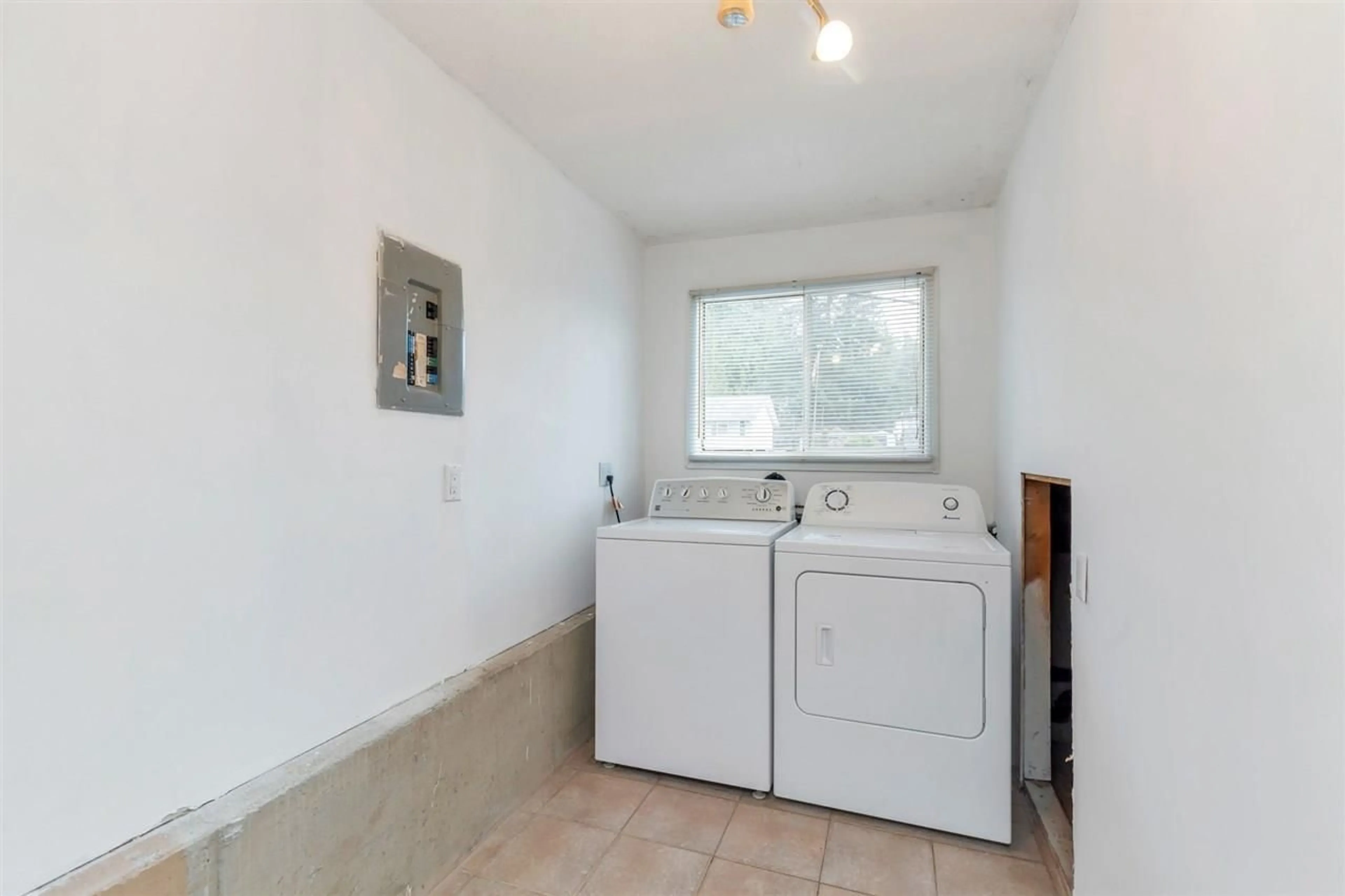 Laundry room for 7961 TANAGER STREET, Mission British Columbia V2V4V7